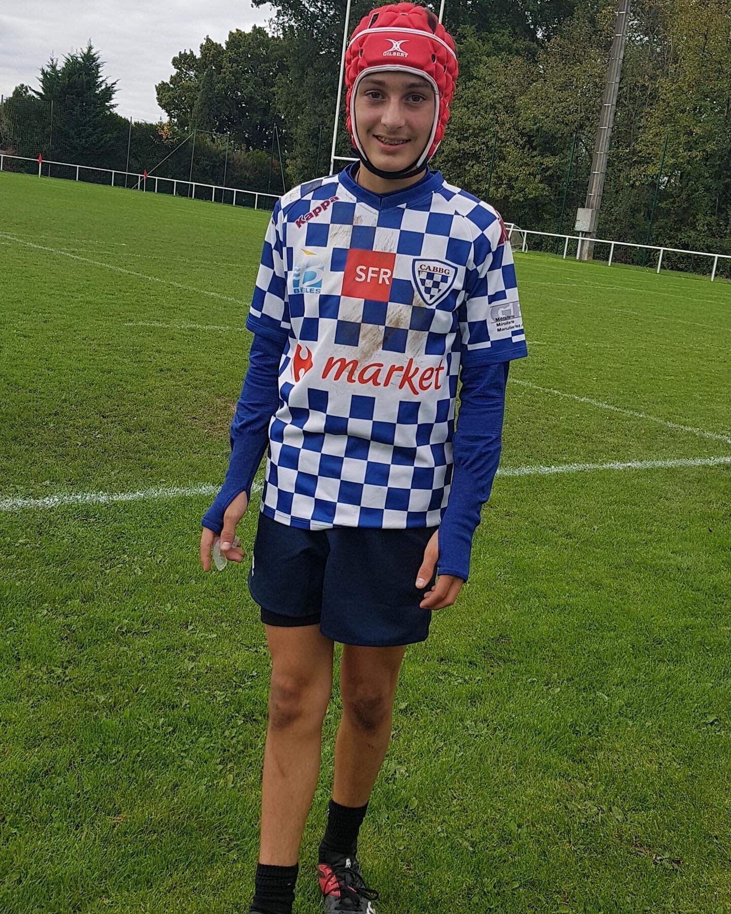 Encore un kid du COSC en section sportive ! Esteban joue depuis cette année à l&rsquo;UBB !! 
😮🤫👋🔥🔥 nos jeunes ont du talent 😉
Petit témoignage :

&laquo;&nbsp;Je suis en U14 2ème année et je suis en pré filière rugby (sport étude) à V