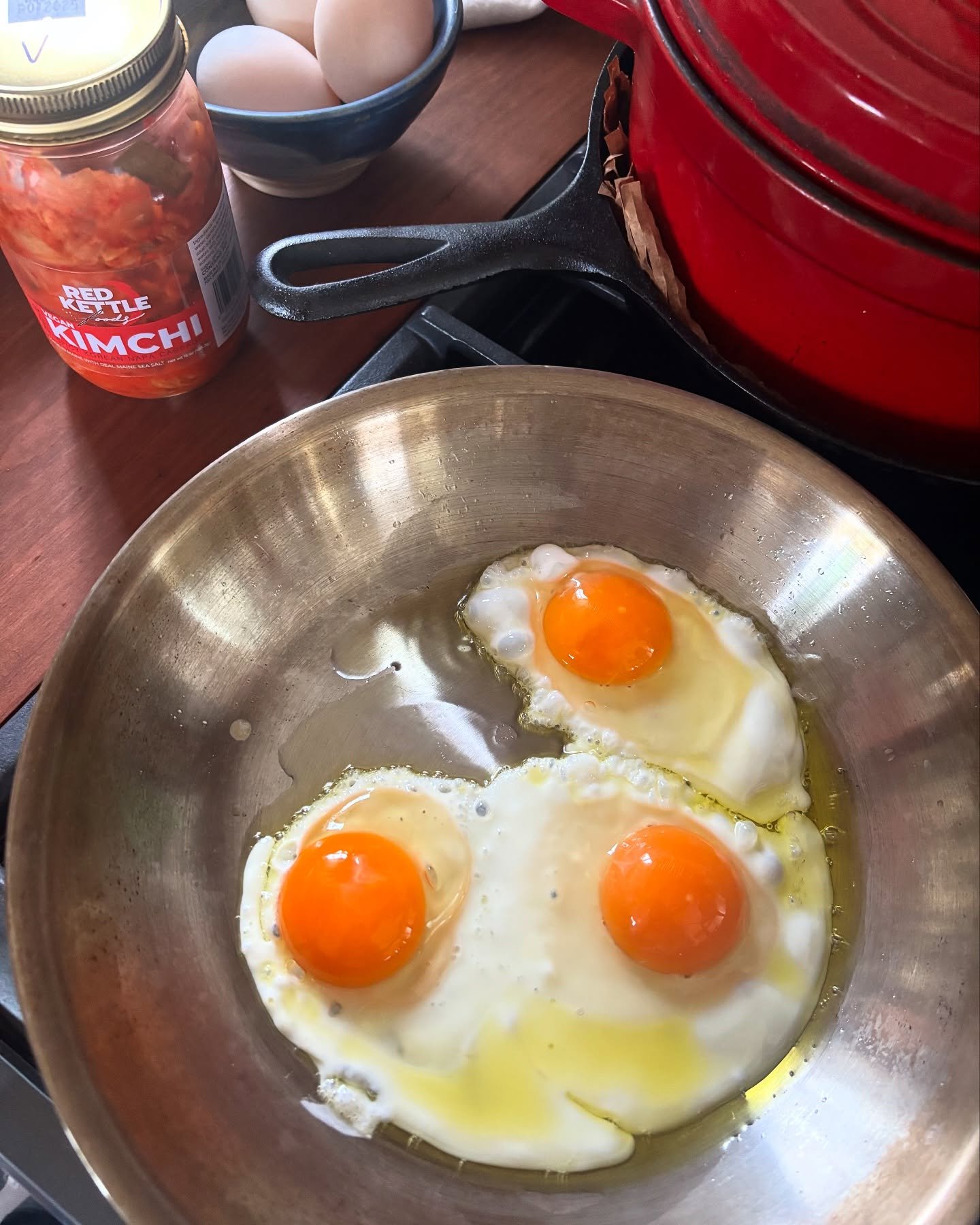 🍳 EGG SUBSCRIPTIONS ARE BACK🍳 Nature&rsquo;s Hen House eggs can be added to your weekly or biweekly farmbox: One dozen local farm fresh eggs from free range chickens fed non-GMO feed for $5.75!