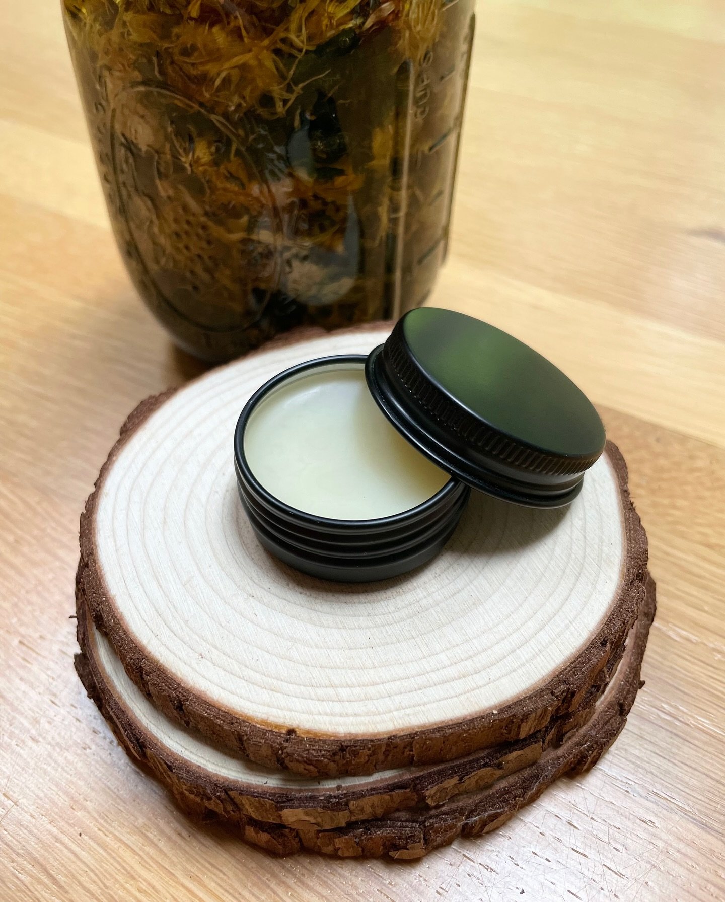 🌿We often carry dried herbs year round, and this time of year, the fresh ones (that can be dried/frozen/preserved) are really coming in from our farm partners! Outside of their culinary purposes, @farmsyost sunflower 🌻 oil can be infused with herbs