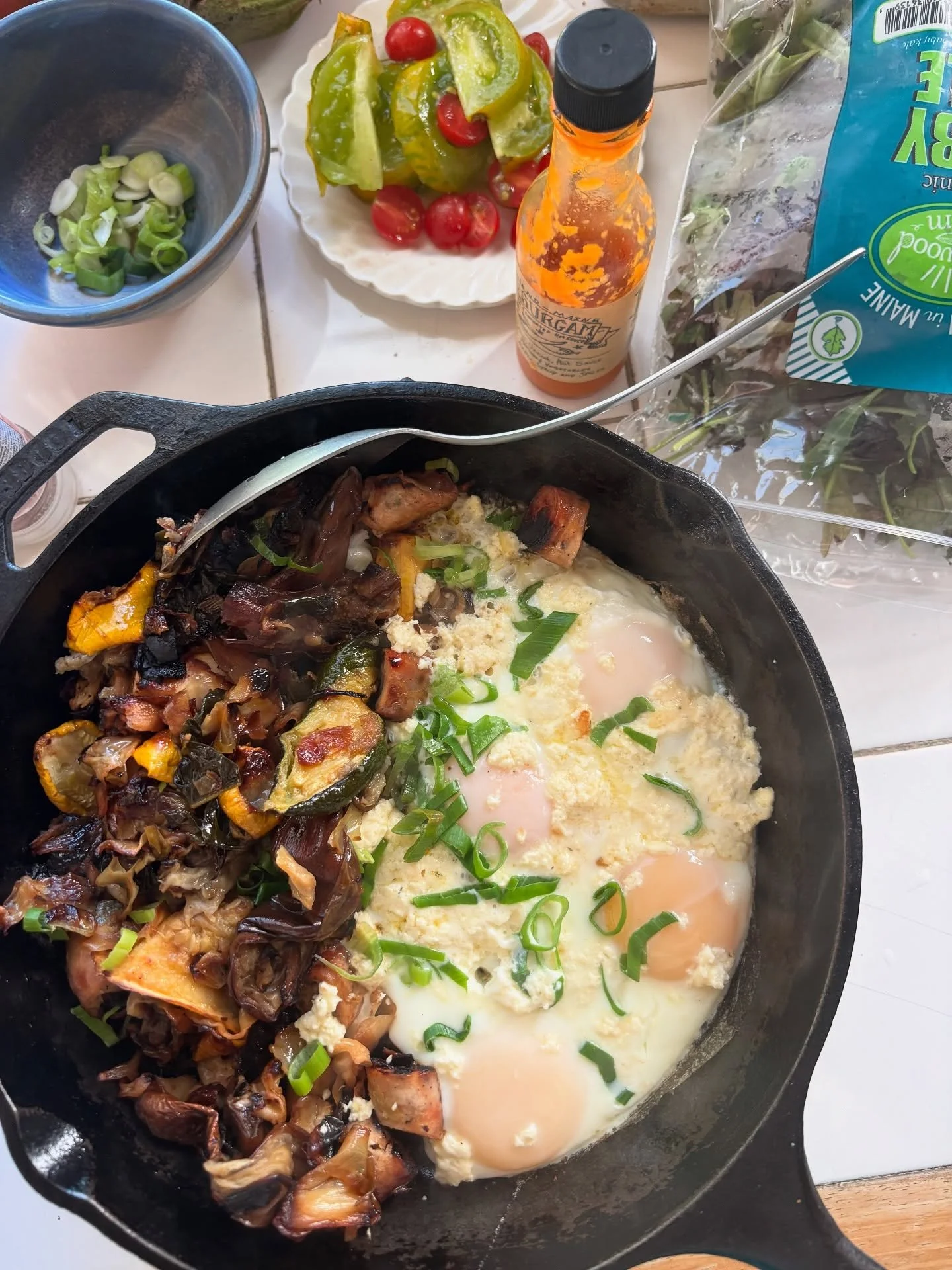 Long weekend brunch with all farmbox foods! Thank you farmers and food producers:

🍆 Eggplant from @marrpondfarm and @villageside_farm 
🌱 Zucchini from @bucklefarm @marrpondfarm and @hallbrookfarmmaine 
🎃 Summer squash from @bucklefarm @hallbrookf