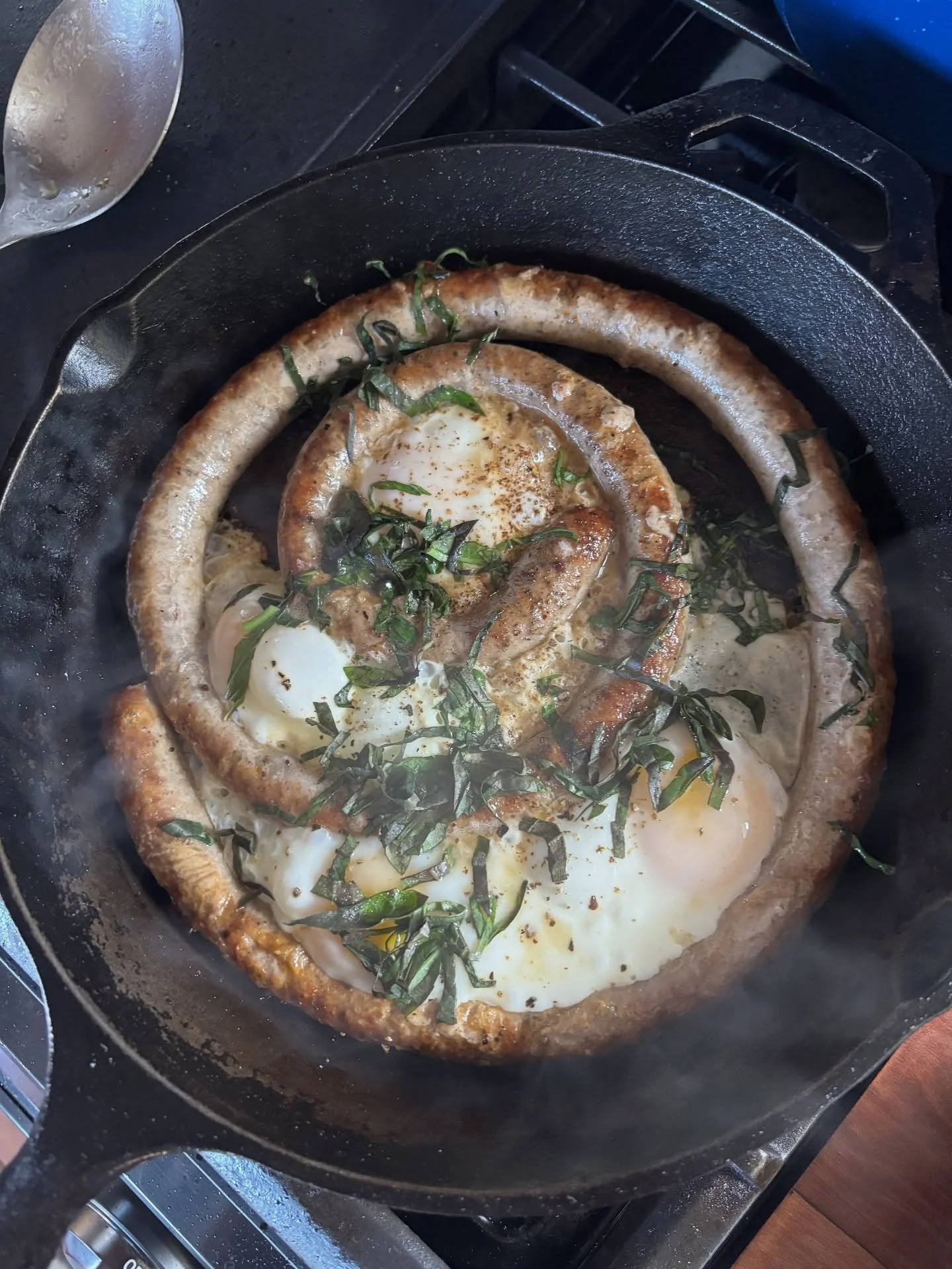 🌀 @abrahamsgfc sausage + eggs + a heavy hand of fresh herbs for Sunday brunch 🌀