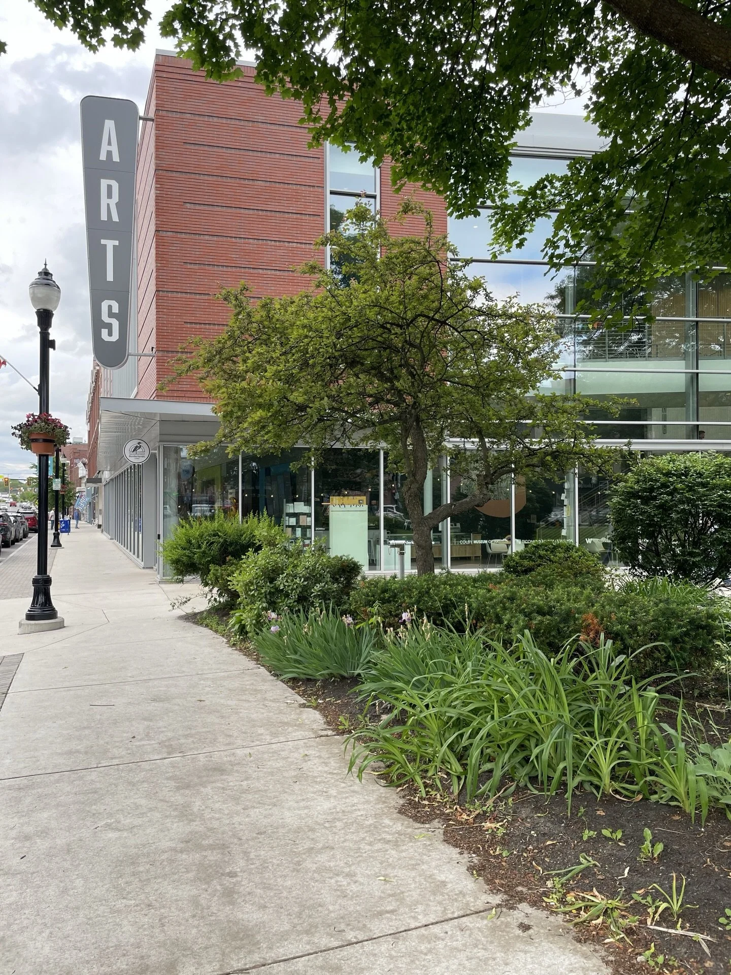 Our farmbox sites are a crucial part of Daybreak Growers Alliance. Thanks to their generosity in opening their doors, and shared enthusiasm of supporting Maine farms each and every week, we are able to get more local food into your communities! Our @