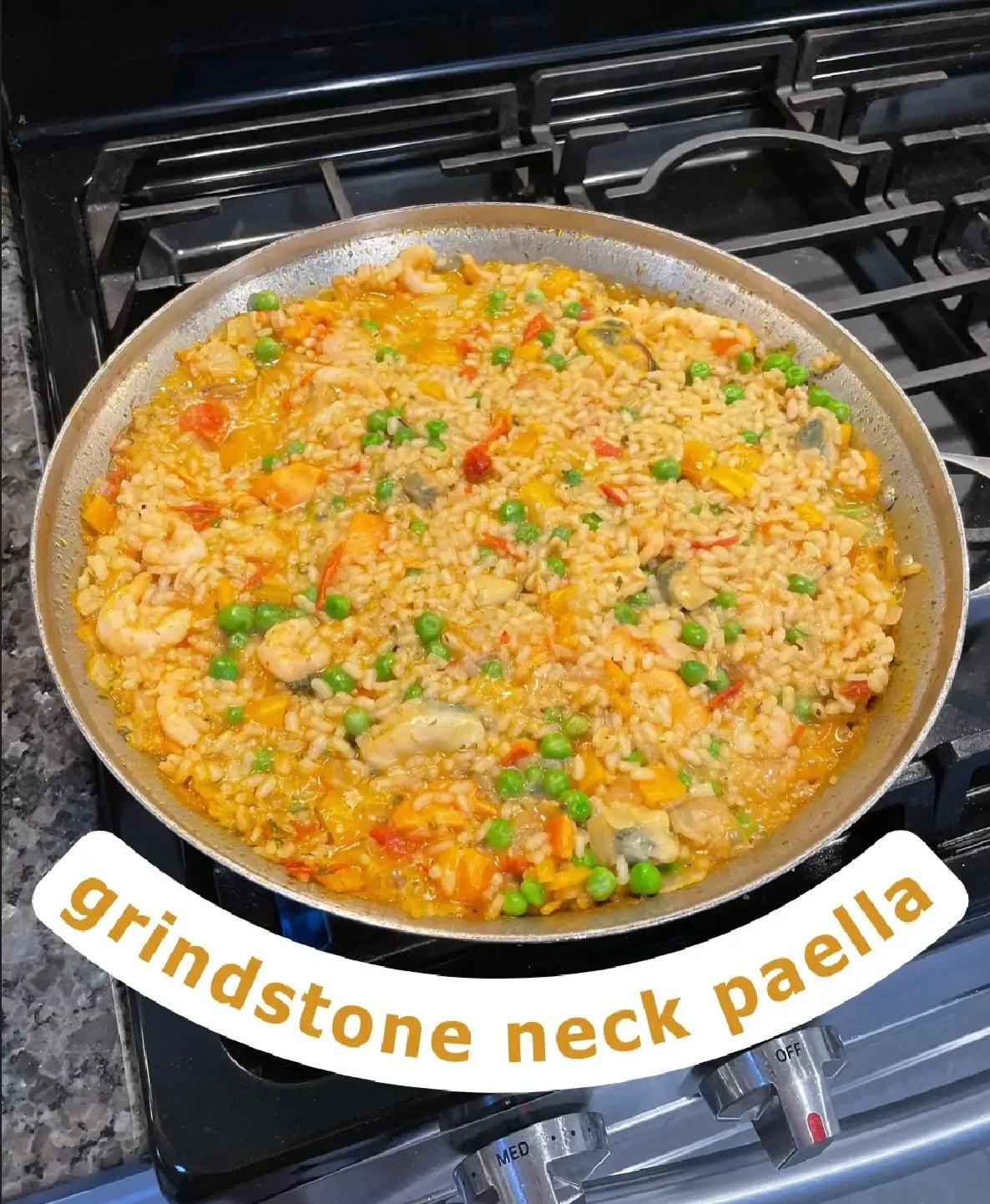 🦀🐟🦐Fancy-sounding Spanish name aside, paella can be pretty simple to make. Especially when you remember to add Grindstone Neck of Maine smoked shrimp and mussels to your farmbox! Add a splash of @mainegarumco Upcycled Fish sauce for salty umami, f
