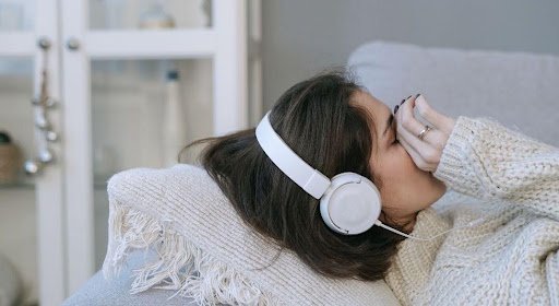 When Anxiety Says “Fix It Now”: Using DBT Distress Tolerance Skills to Pause Before Solving