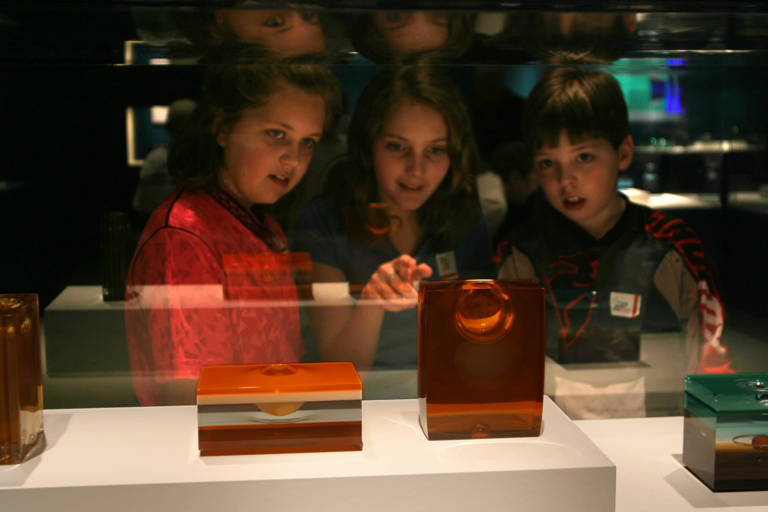 Kids looking at glass in Museum of Glass exhibition