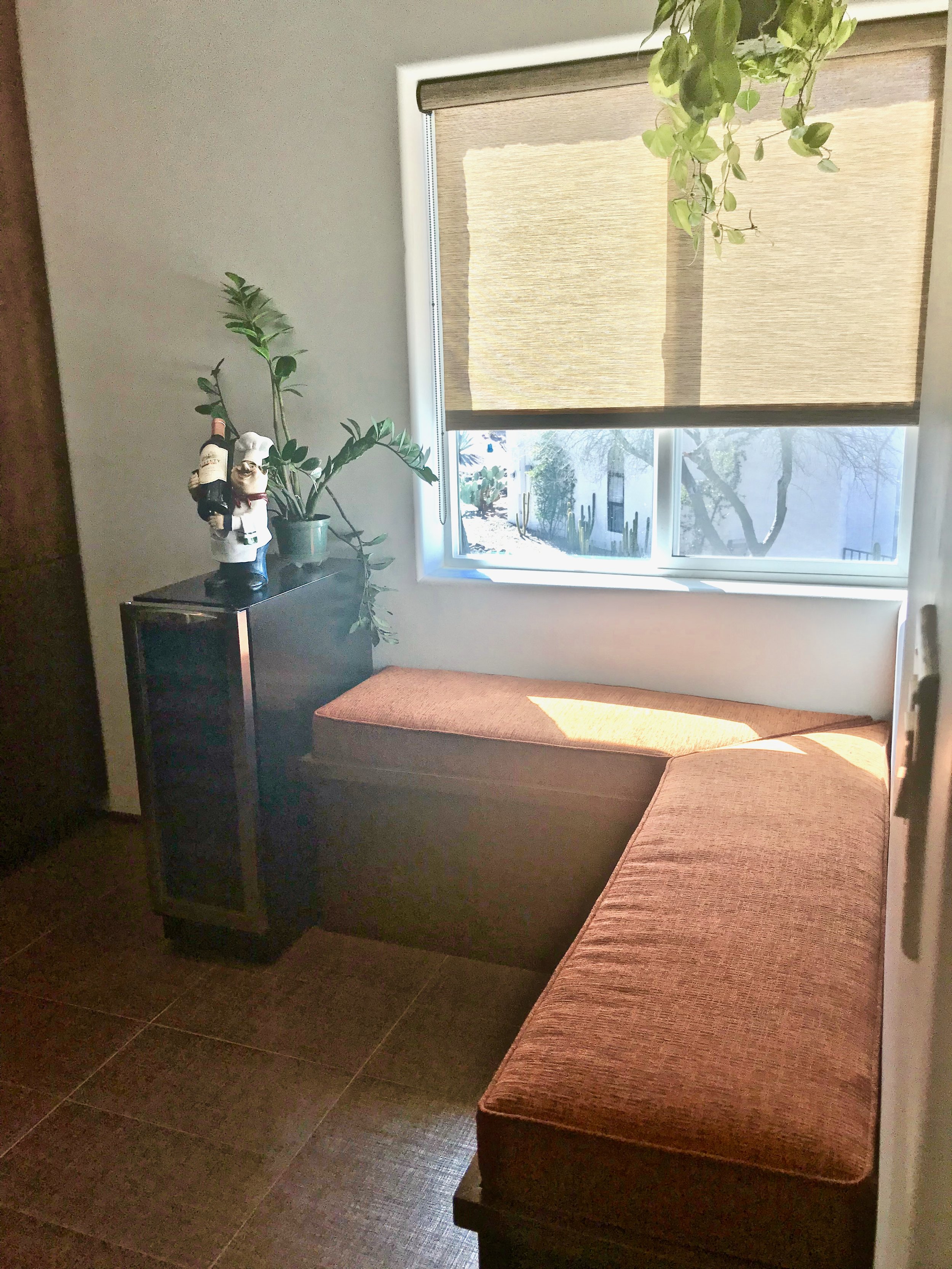 Kitchen corner seating, morning coffee with a view!