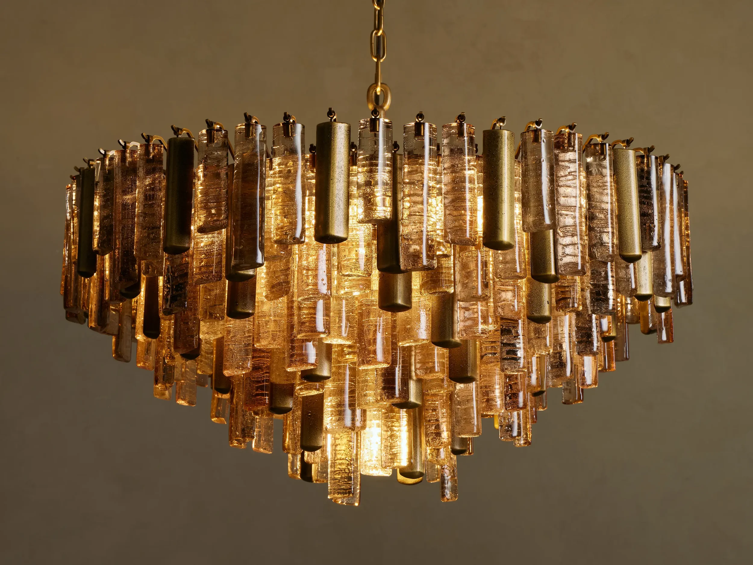 Neve Chandelier, Arhaus