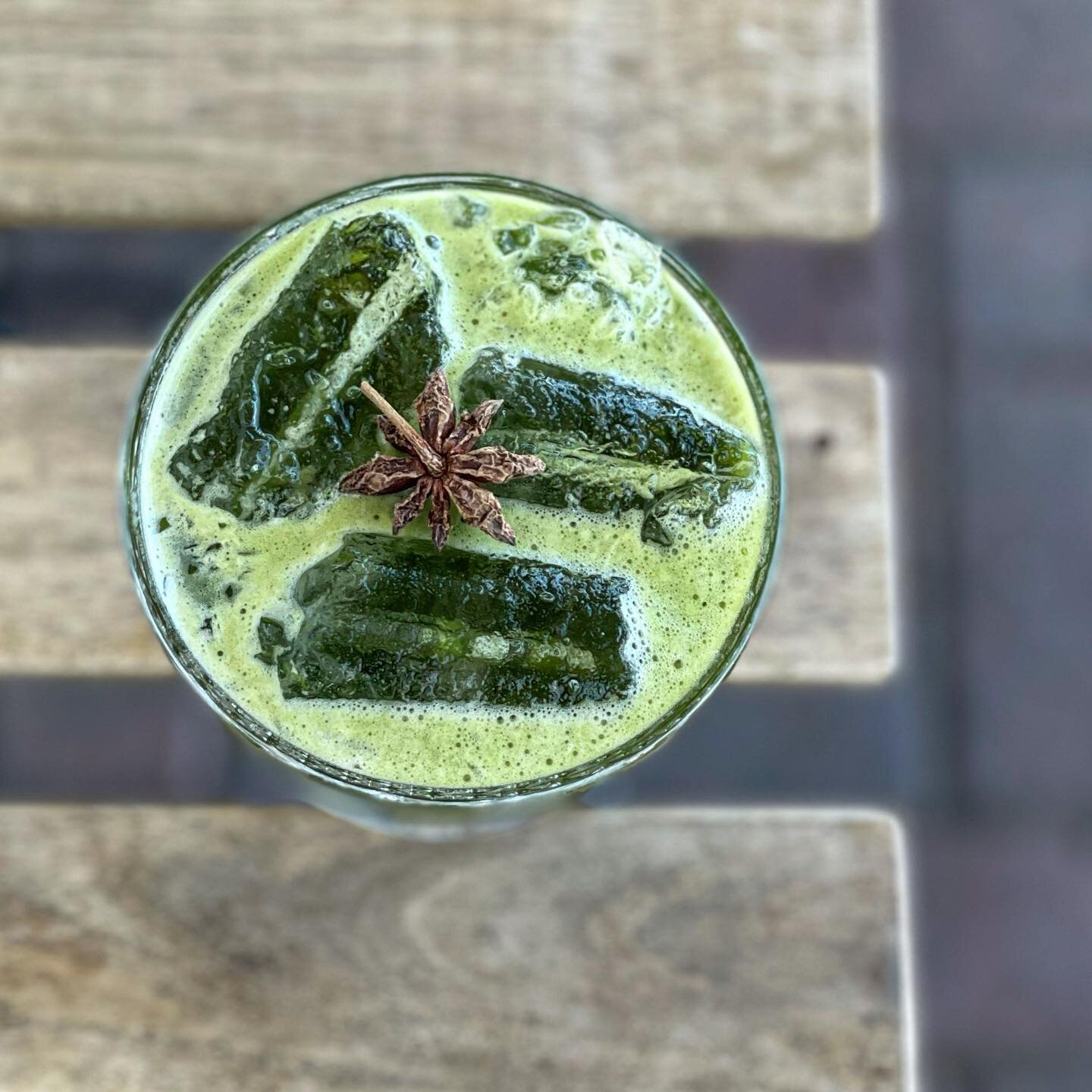 Matcha on another level @gillybrewbar
-
I always look forward to Gilly&rsquo;s seasonal elixirs, especially when it involves @mizubateaco matcha! Loved the combination of the spices, citrus &amp; matcha. And it felt nice to drink from a real glass in
