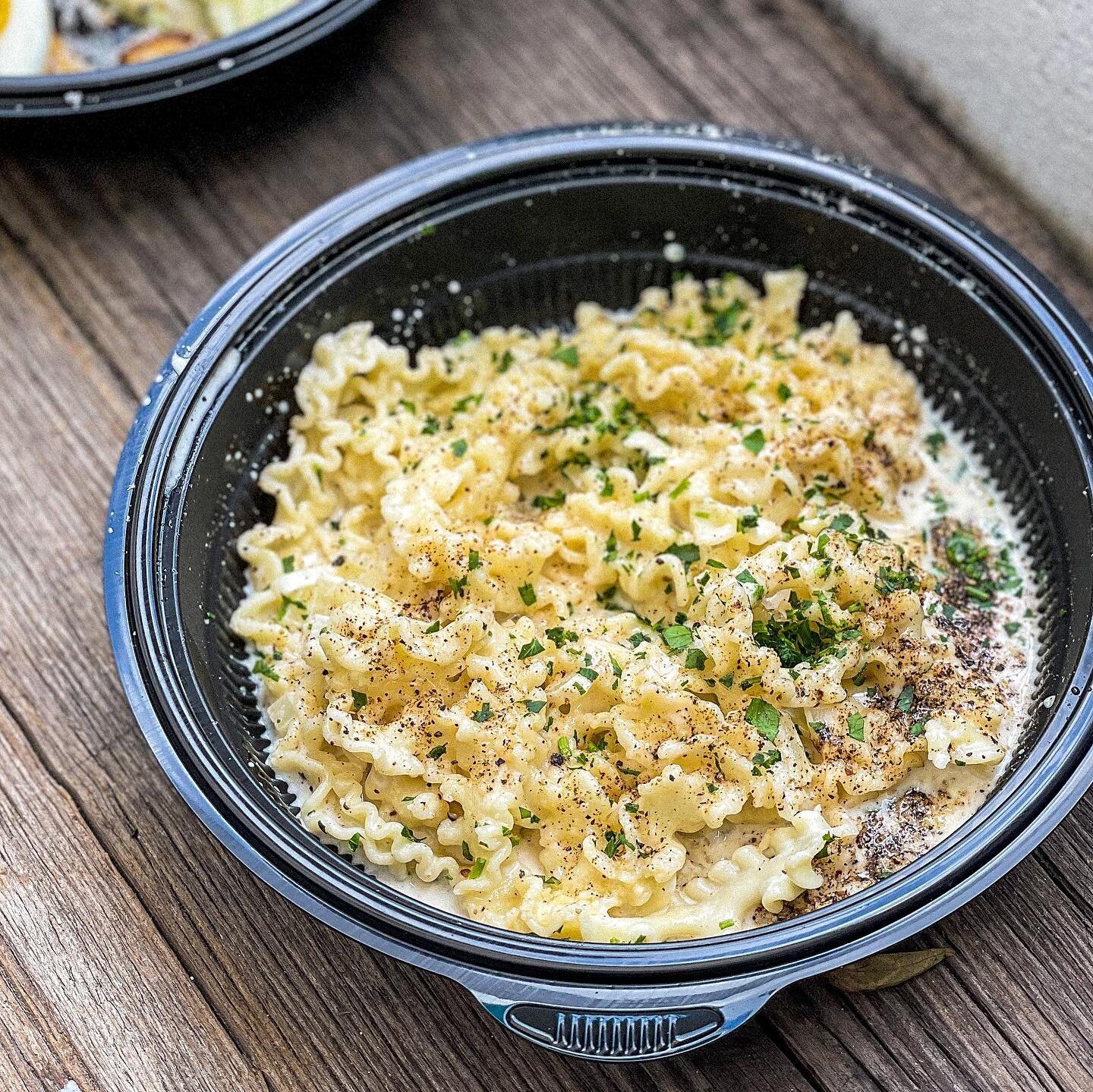 This Cacio e Pepe from Sunday&rsquo;s Wick &amp; Nick&rsquo;s pop up was one of the best ones I&rsquo;ve had in Atlanta! But what else would you expect from a @boccalupoatl x @octopusbareav x @8armatl collaboration!? The pasta was creamy, flavorful a