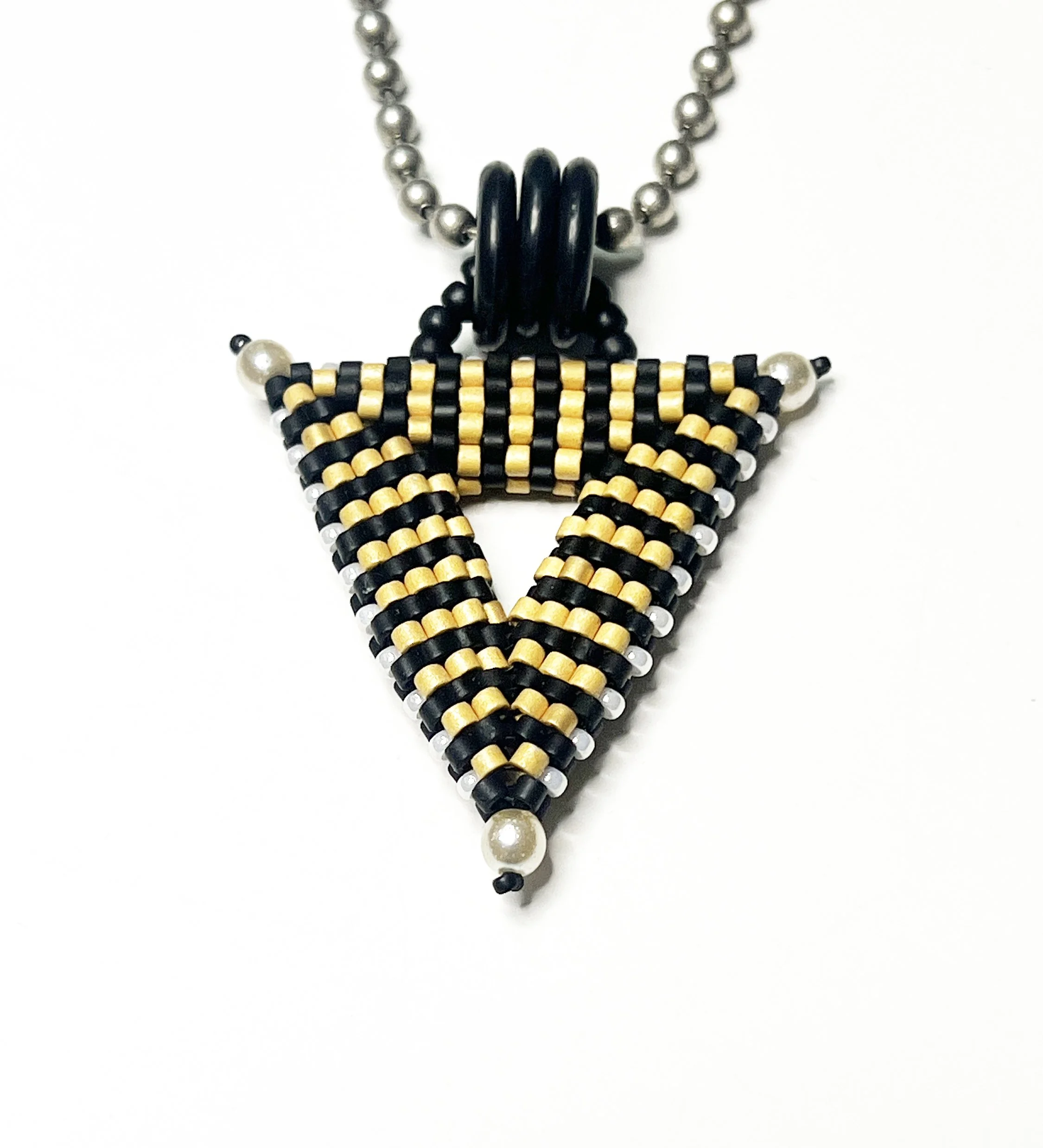 TSP-5 small triangle matte gold stripe, pearls