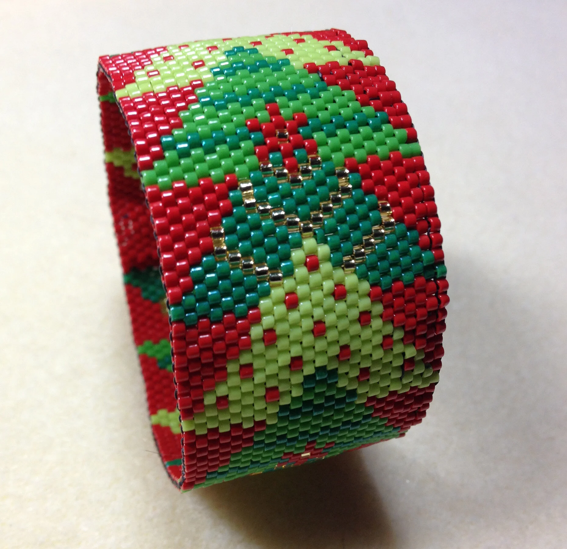 Christmas Trees Odd Count Peyote cuff Tutorial