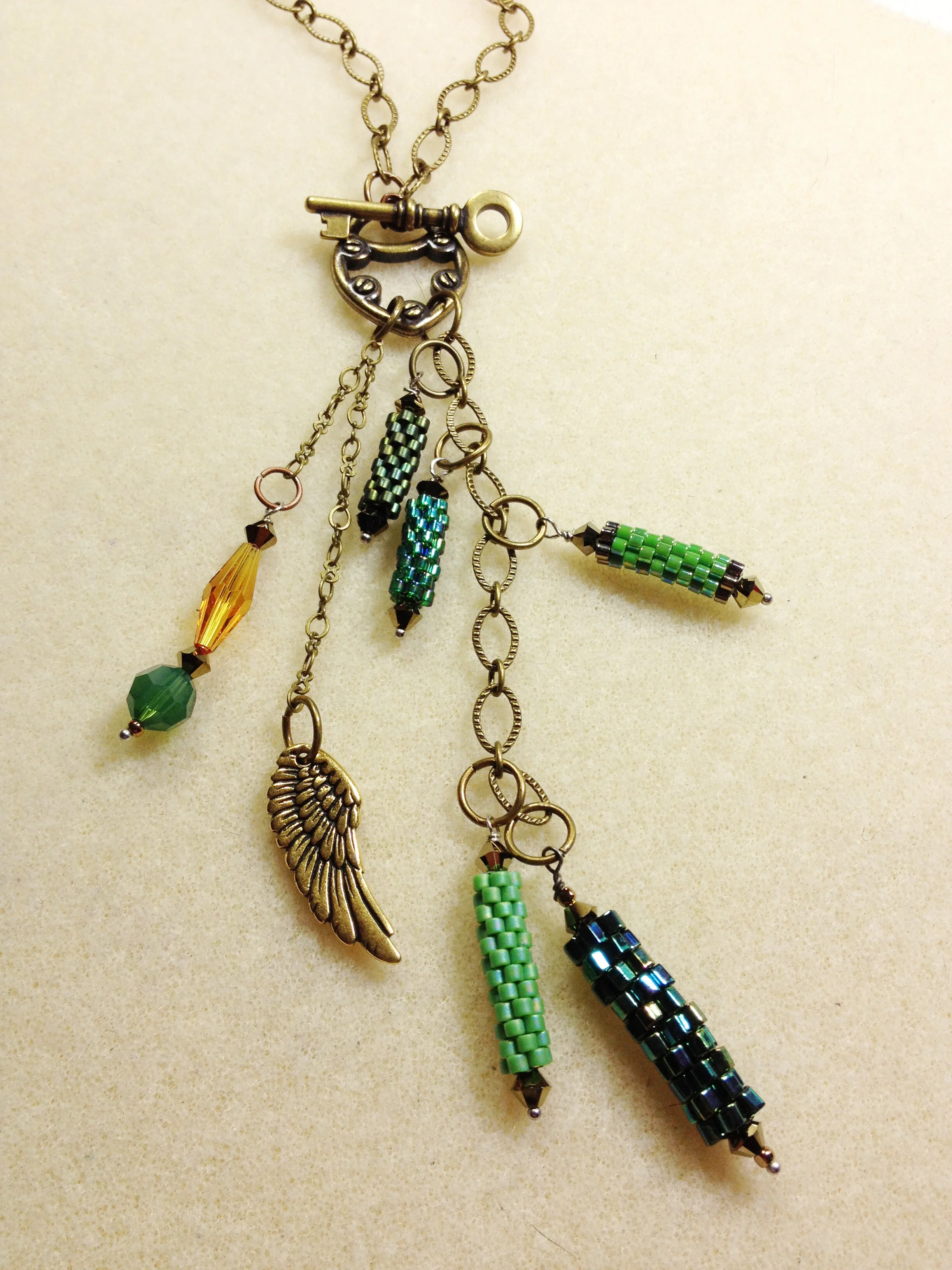 SBKIT024 UNDER LOCK AND KEY NECKLACE