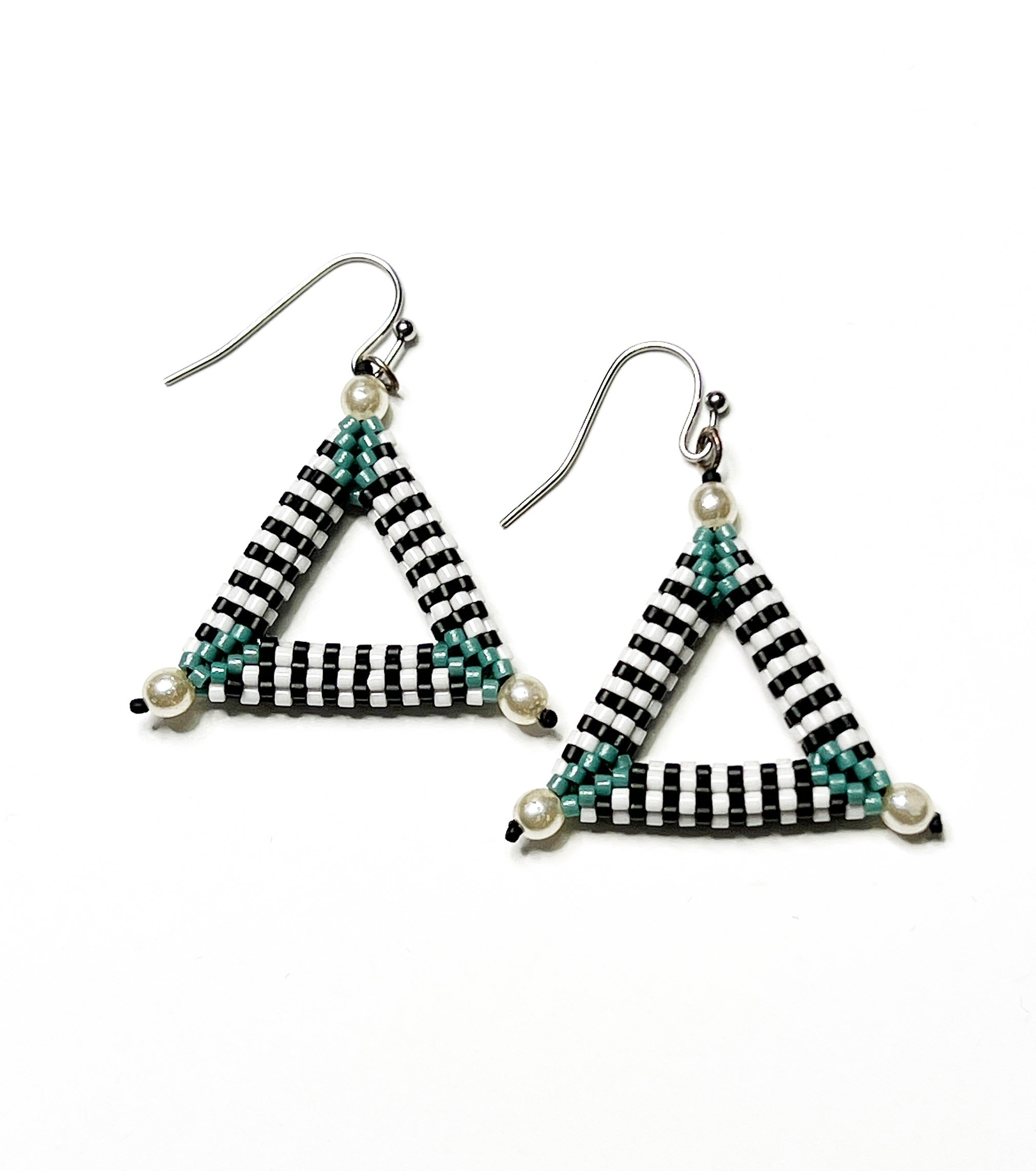 L3DTE-1 triangle black white turq.jpg