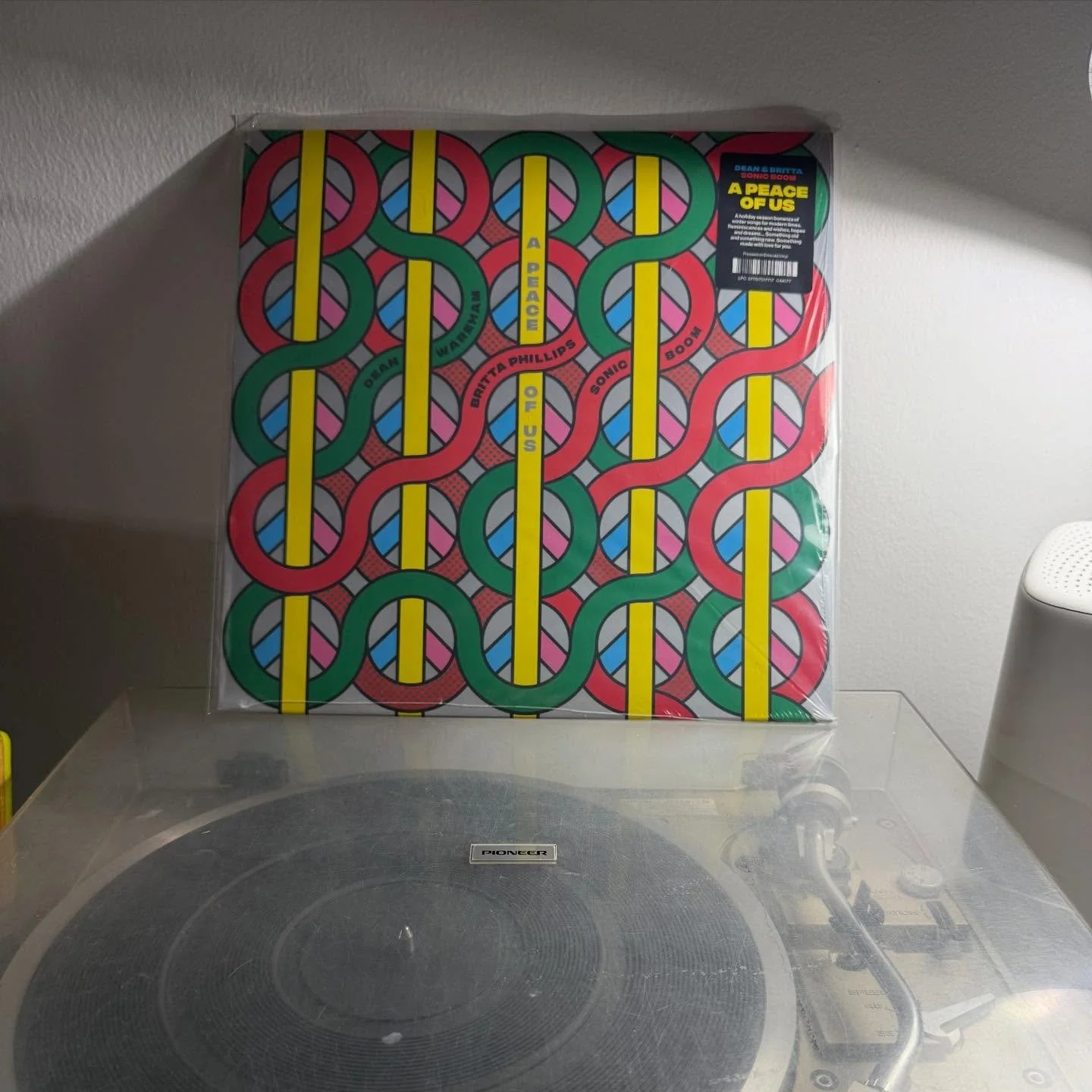 For the next few days I&rsquo;m going to post some of my favorite Christmas albums. 

Dean and Britta and Sonic Boom are indie rock royalty (Galaxie 500, Luna, Dean and Britta, Velvet Underground impersonators). This album is all hazy vibes. 

What a