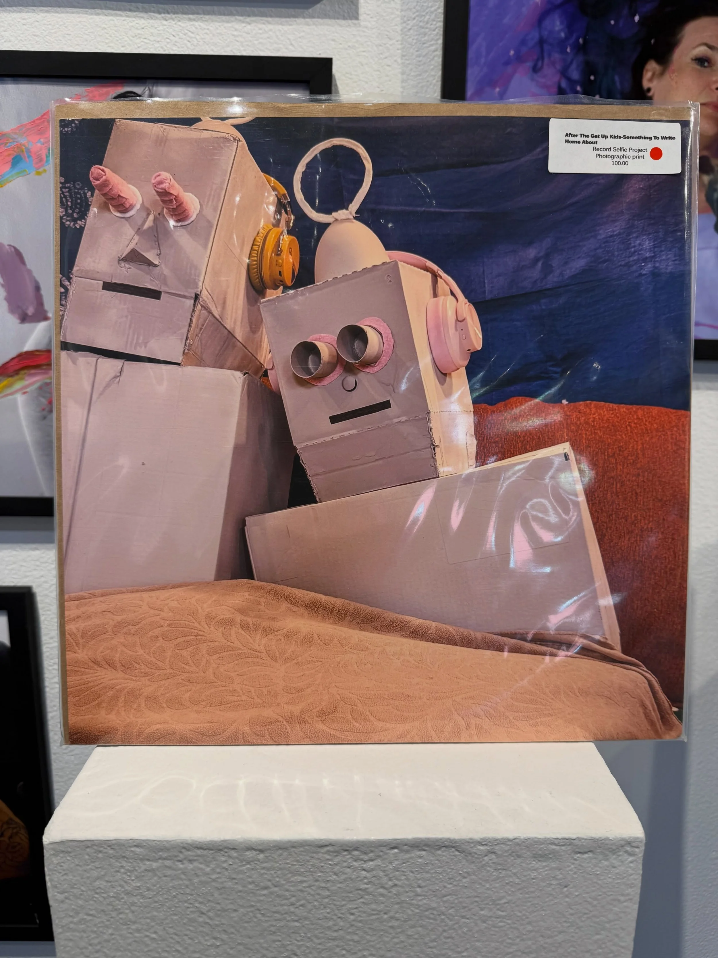 One of my favorite parts of the @recordselfiesproject show is seeing how Amanda was able to make all the props. These robots are so adorable!

Plus this is an all time great album!!!