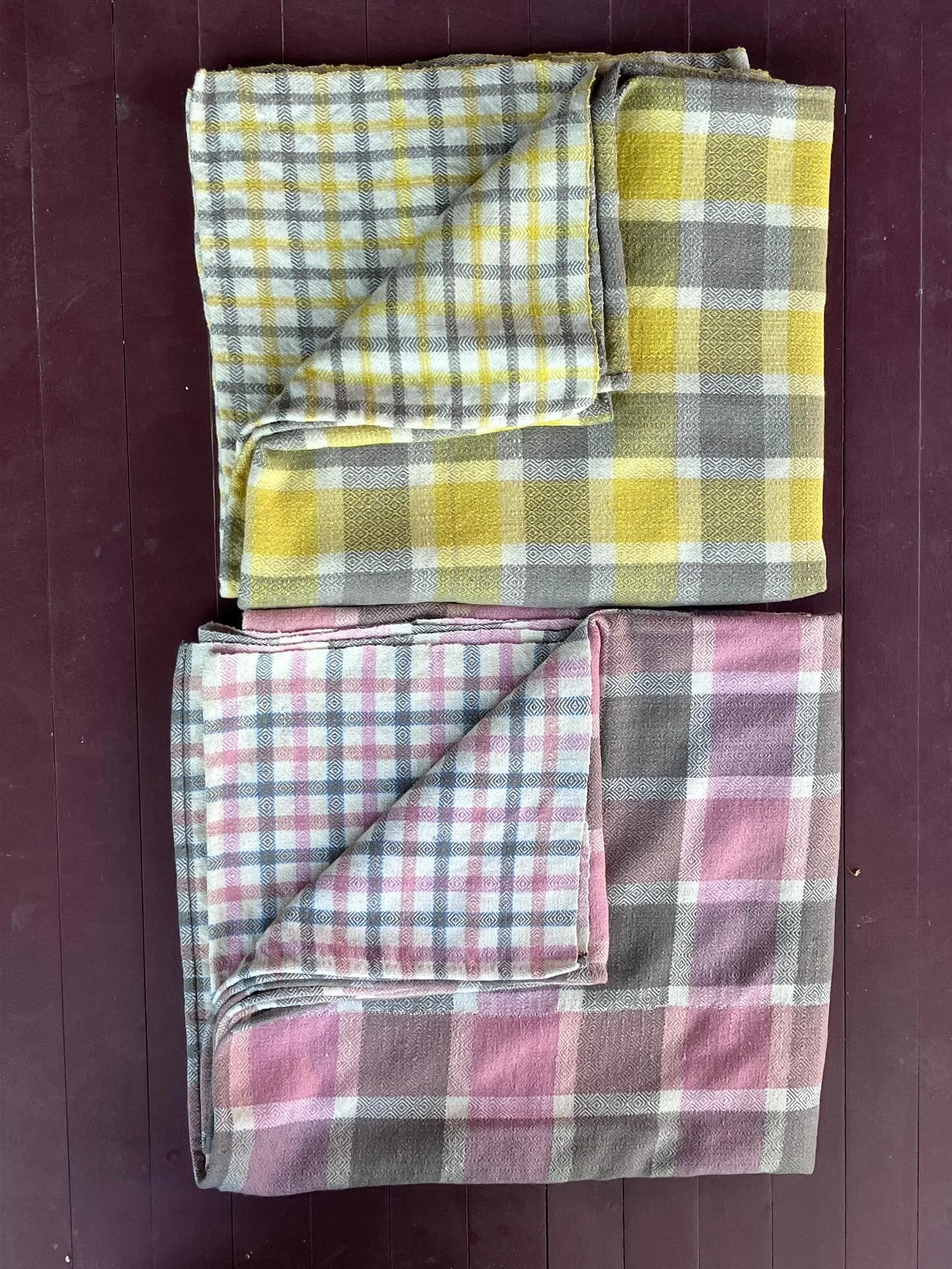 A couple of goose eye blankets ready for the customer.
These two sister, not identical twin blankets are actually for two sisters - one who loves yellow and one who loves pink.
@ironcauldron.ca and I had fun with the pinky-coral colour. All of the co