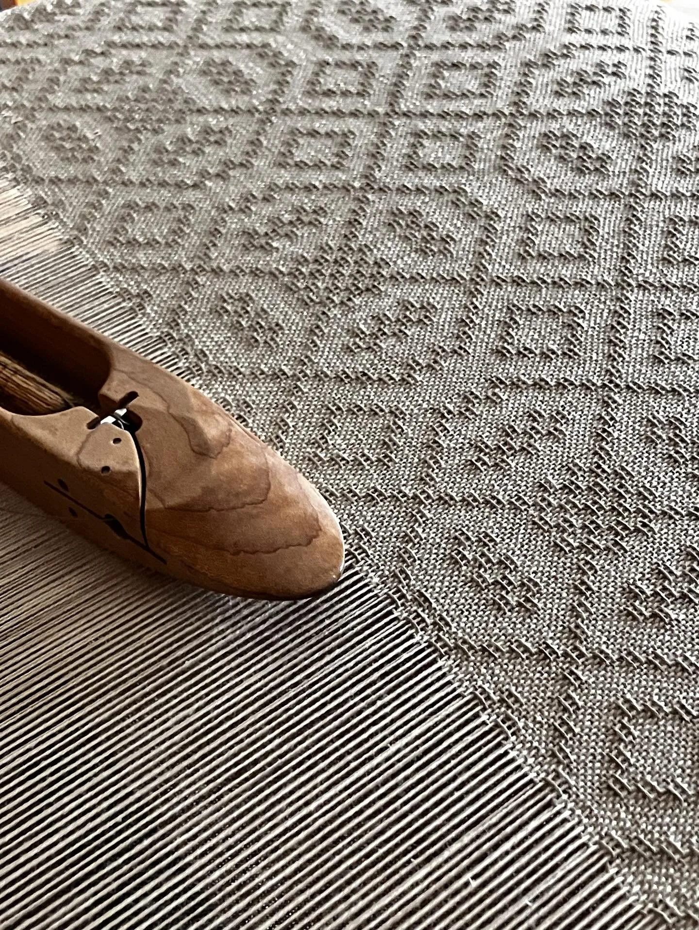 Tea towels from a 19th draft from Prince Edward County, Ontario.
This draft comes from a collection of drafts from two weaver sisters, Rosana and Hester Young in the collection of the Royal Ontario Museum in Toronto.
This draft is called &ldquo;A dra