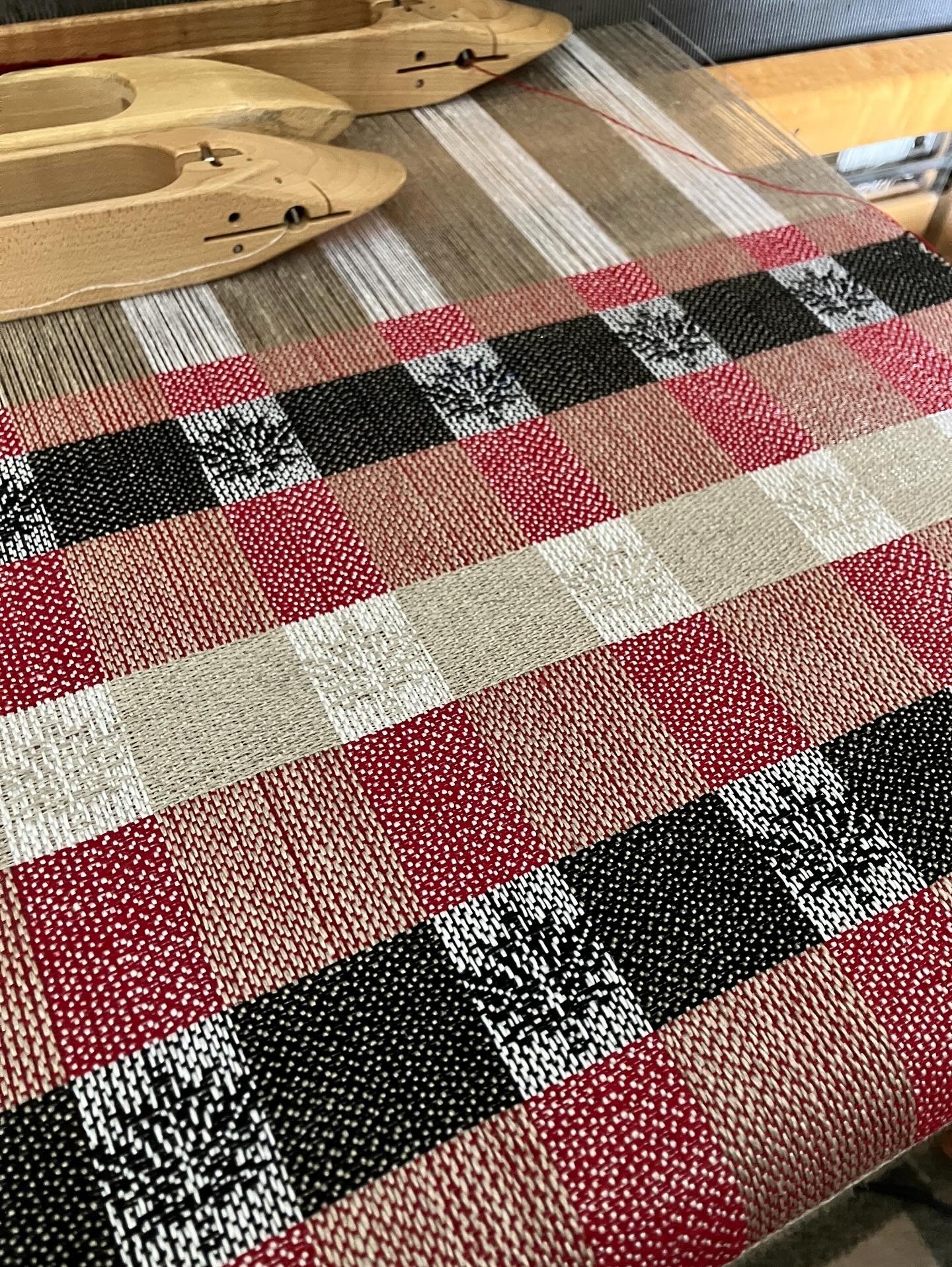Linen Sugar Maple 🍁 Tea Towels off the loom, washed and pressed.
And, very pleased to be using for the first time my new printed cotton &lsquo;Kitchen Textiles&rsquo; labels made here in Ontario by @lavenlabels. Always a pleasure to work with the ki