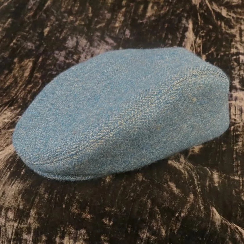 I&rsquo;m always so excited to collaborate with my good friend Rita from @deckelcaps 
.
Rita&rsquo;s attention to detail is so impressive. Her flatcaps have so many lovely aesthetic and construction features.
.
This custom flatcap which is destined f