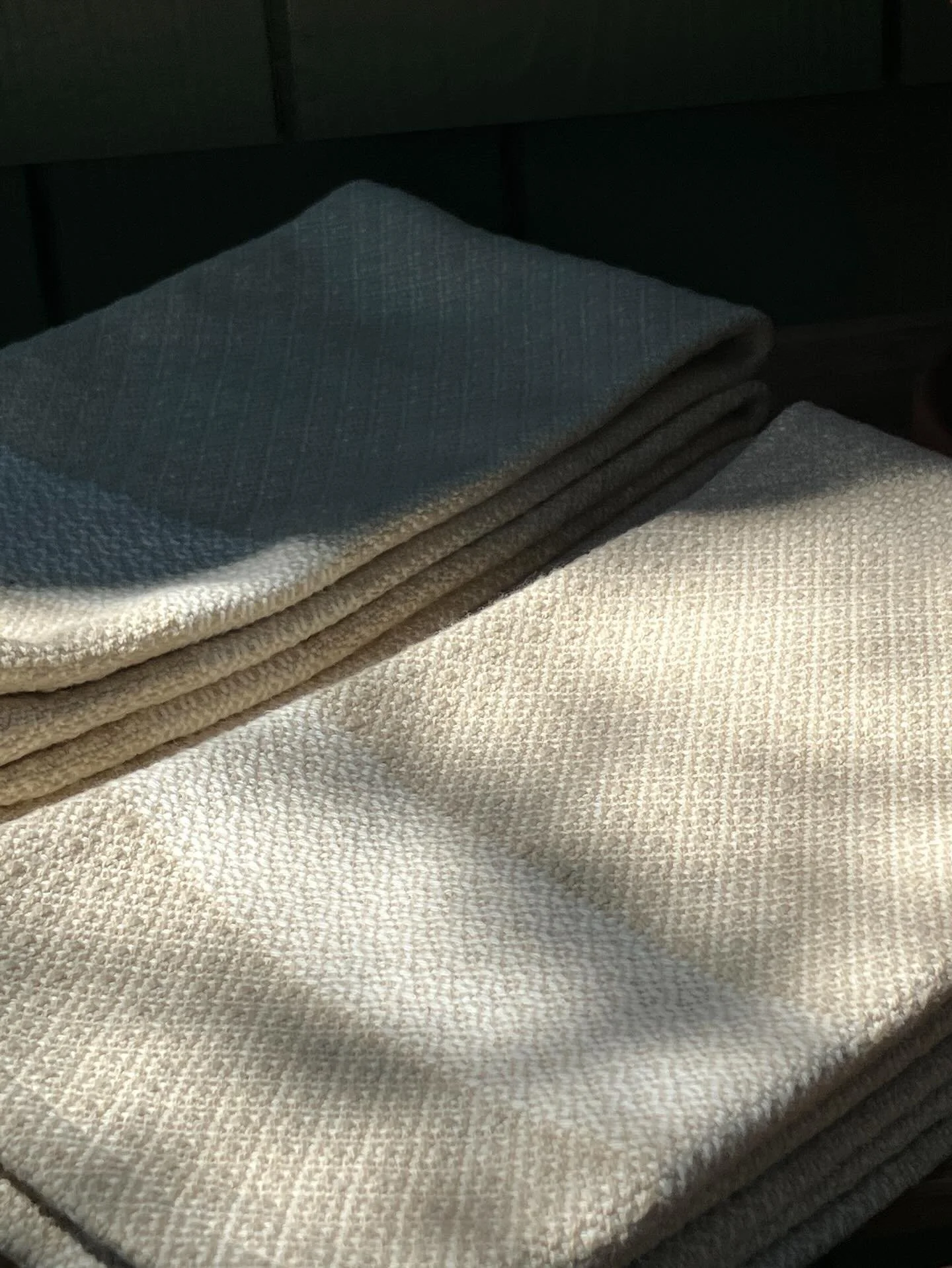 Cotton off-white on white Birdseye on 3 harnesses tea towels.
The odd number harness design of these towels contributes to their absorbency.
I usually do the towels in pale blue and off-white to pair with my dishcloths, but got a special request for 
