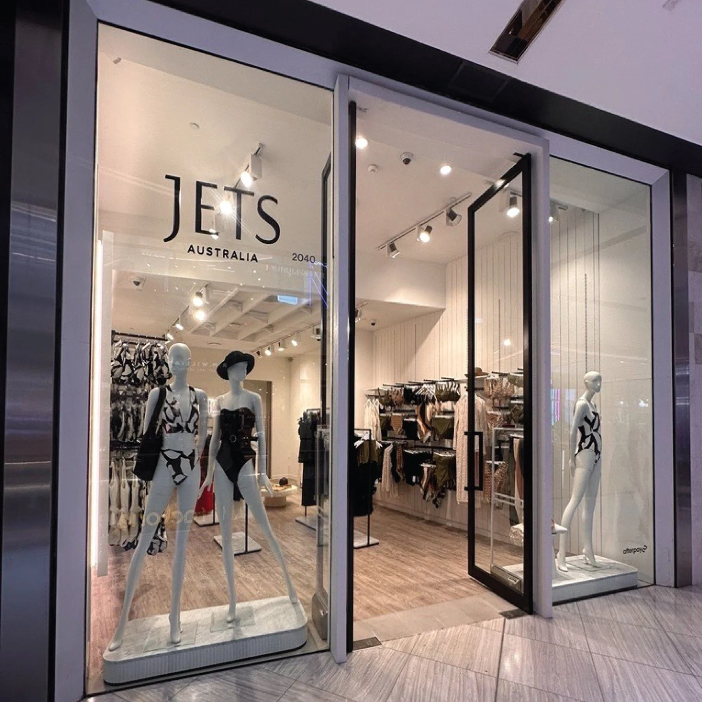 We love a before & after. Executed quickly, this JETS conversion has had an amazing impact!
#interiordesign #commercialinteriordesign #retaildesign #studiograyscale #melbdesigner