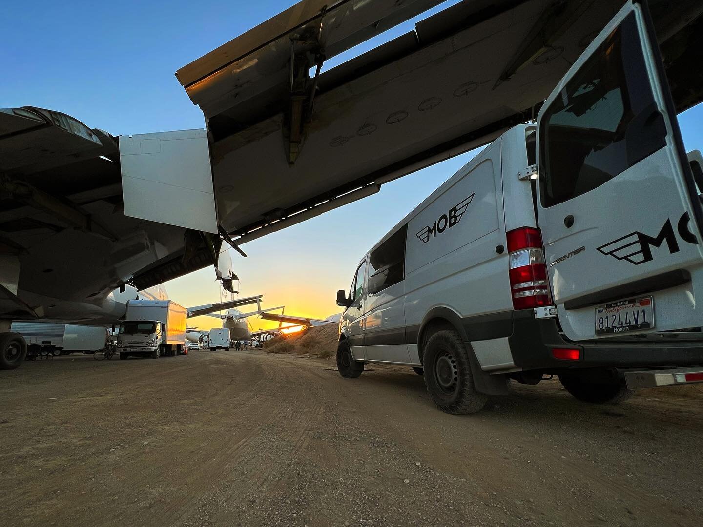 Mobing around.. #setlife #vanlife #gabedlp #aerialmob #droneteam #sunset