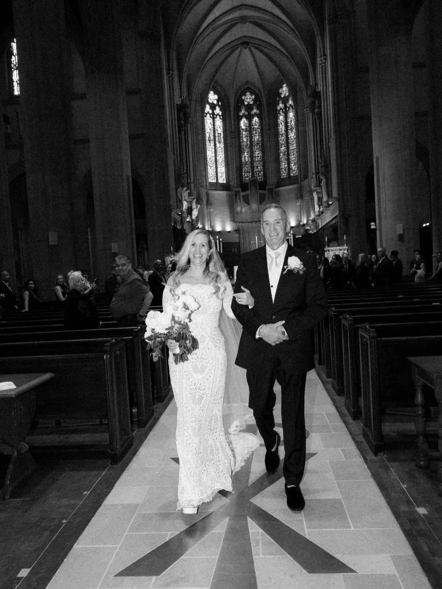 We all love a classic San Francisco wedding 😍

Ceremony @gracecathedral 
Reception @juliamorganballroom 
Floral @ elizabethsflowerssf
DJ @justintertainment 
Cake @prettypleasesf