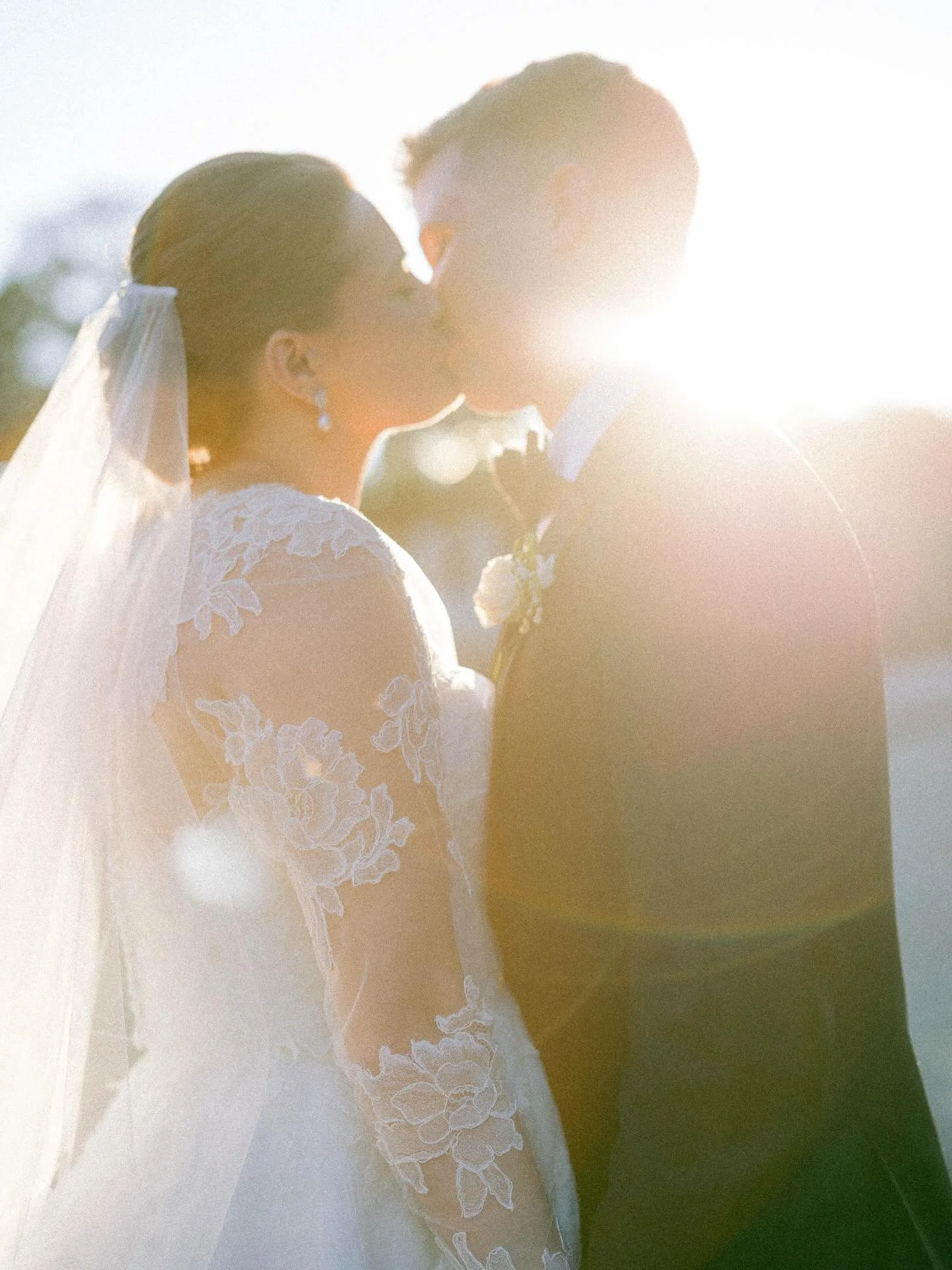 This is a perfect blend of an east coast + west coast wedding. Bride grew up in NYC and groom grew up in San Francisco Bay.  College is what brought them together and they had their union in the beautiful Napa Valley. 

Planning @simplyelegantbydiana