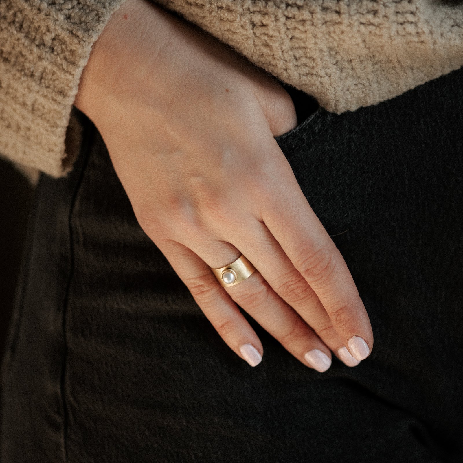 Nile Ring_6mm_Pearl_Commonform-4.jpg