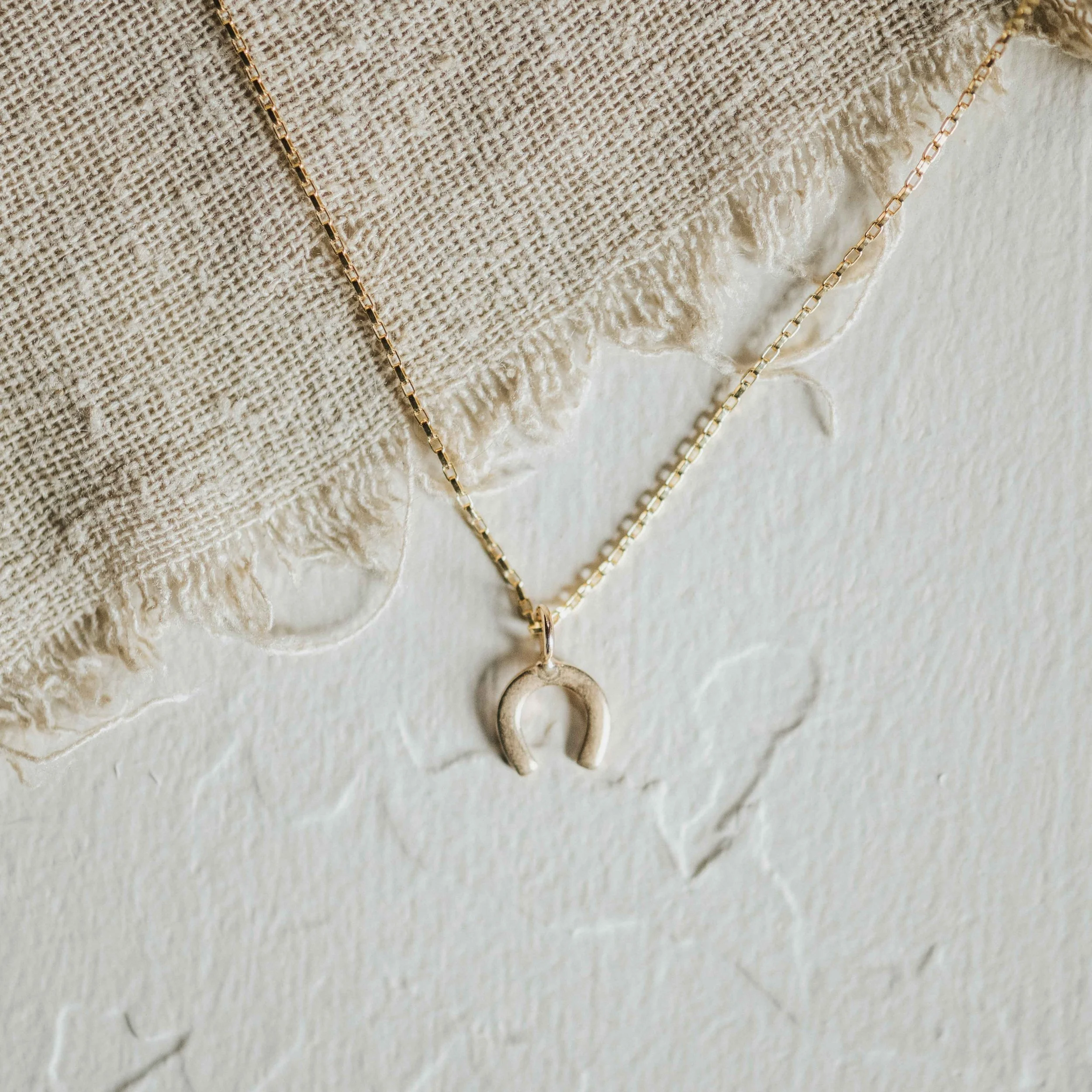 HORSESHOE NECKLACE // DEMI-FINE GOLD