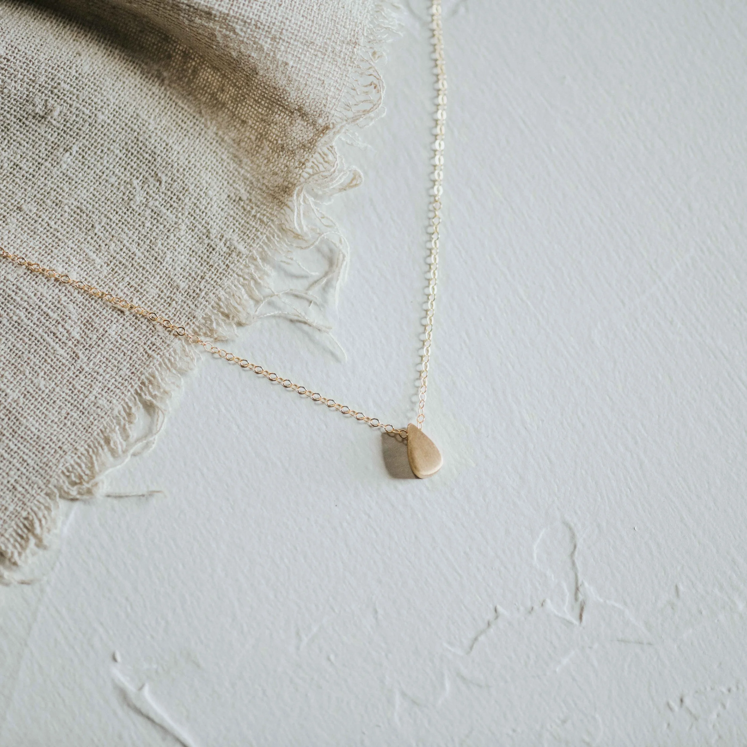COMMONFORM_Short Dainty Gold Necklace-28.jpg