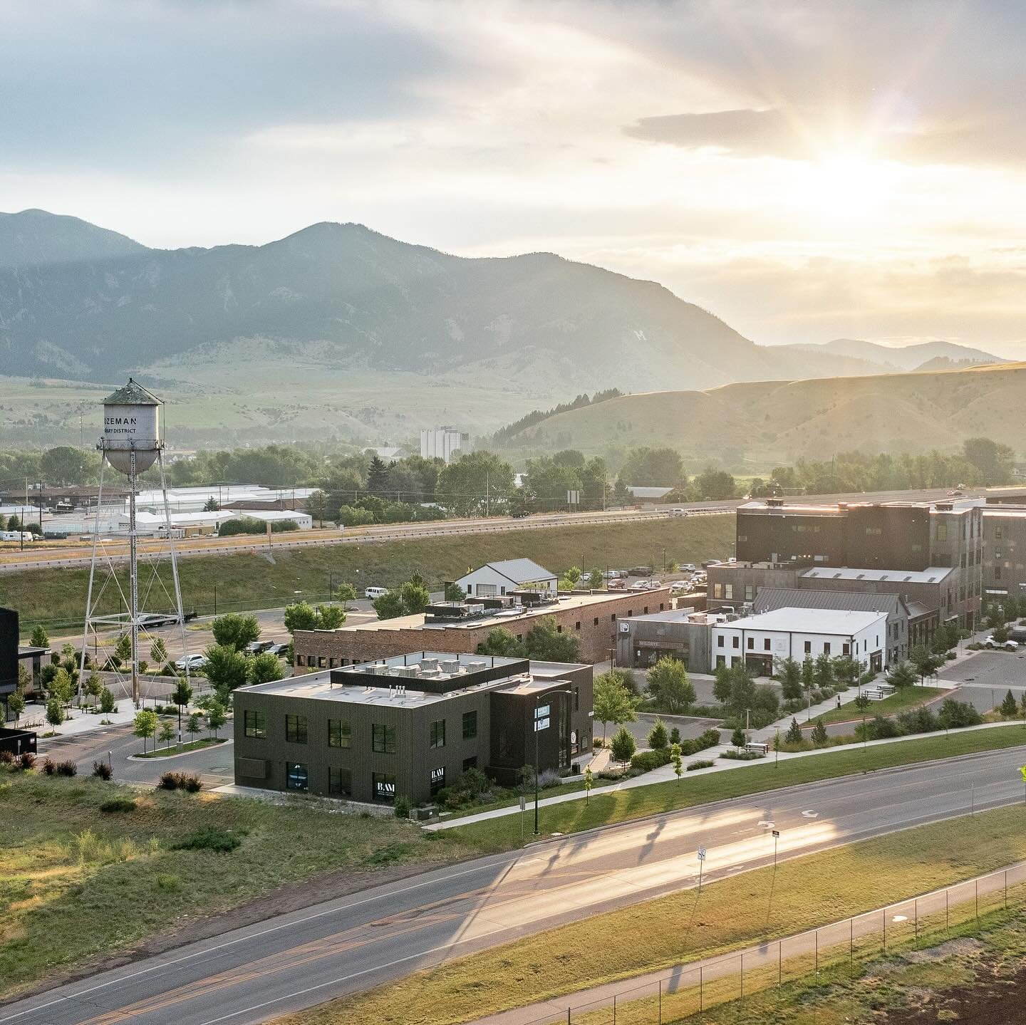 Cannery Summer Stroll&nbsp; |&nbsp; August 30th&nbsp; |&nbsp; 4-8PM

The holiday stroll is the most happenin&rsquo; time to visit the @cannerydistrict, and we just couldn&rsquo;t wait that long to light up the district. Swing by this Saturday for the