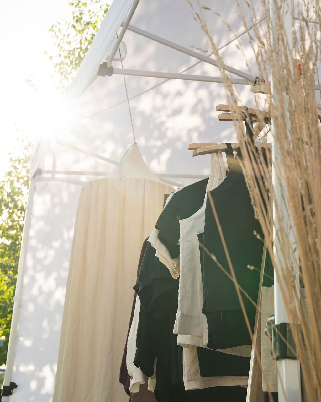 Y'all. Last night was one for the books!

To all who showed up at the Modern West Market last night - market goers, vendors, neighbors, friends - we are so grateful. Lovely images of the good times, music and artwork from our community, shot through 