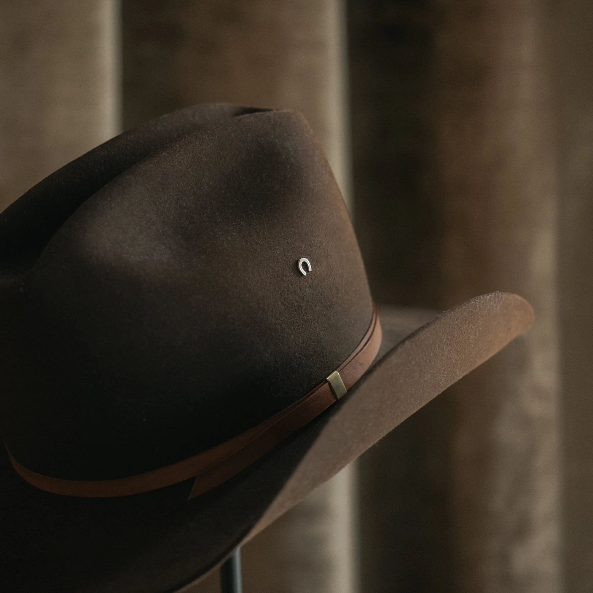 HORSESHOE HAT PIN // CLUTCH