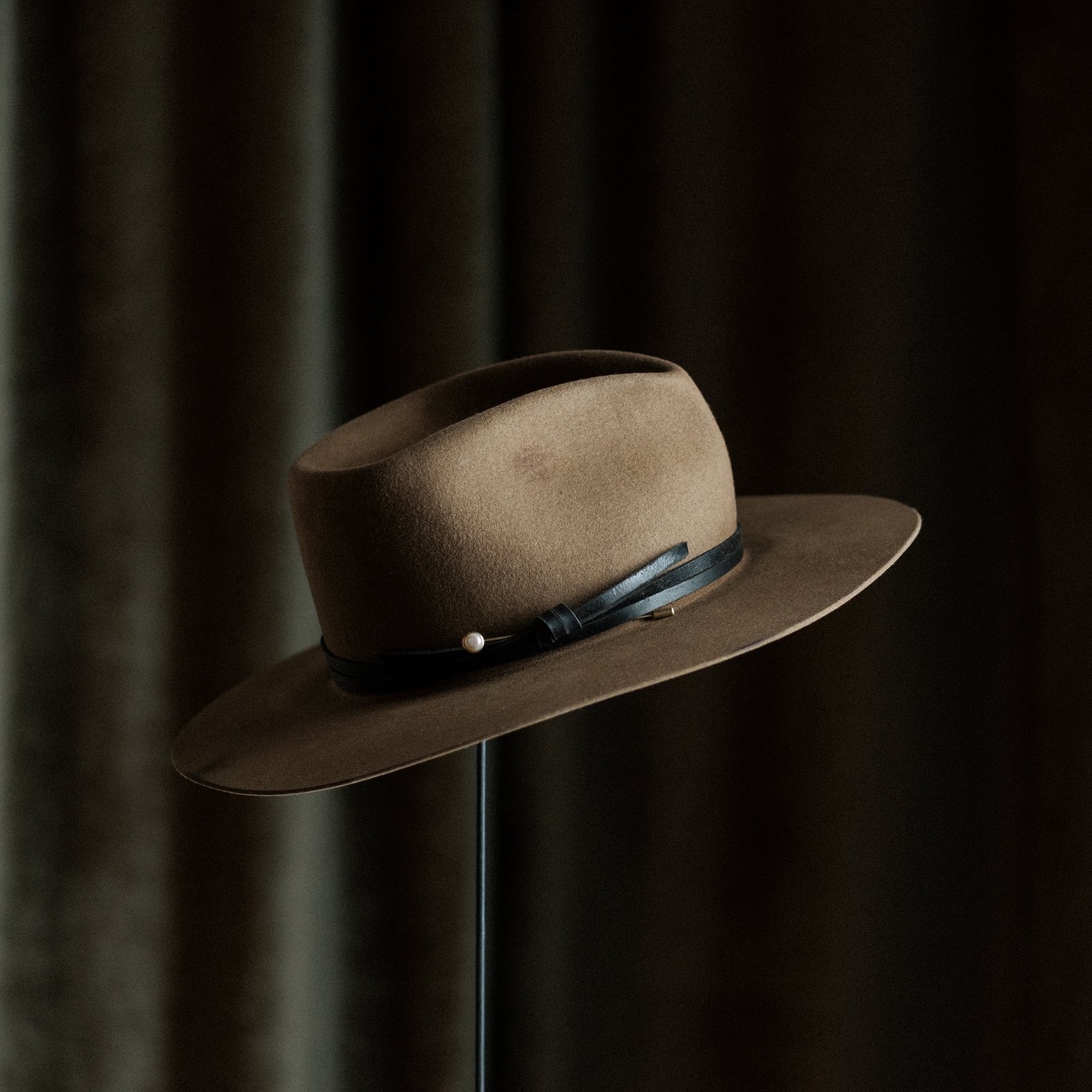 Hyalite Hat Pin_Pearl_3.5%22_Commonform-16.jpg