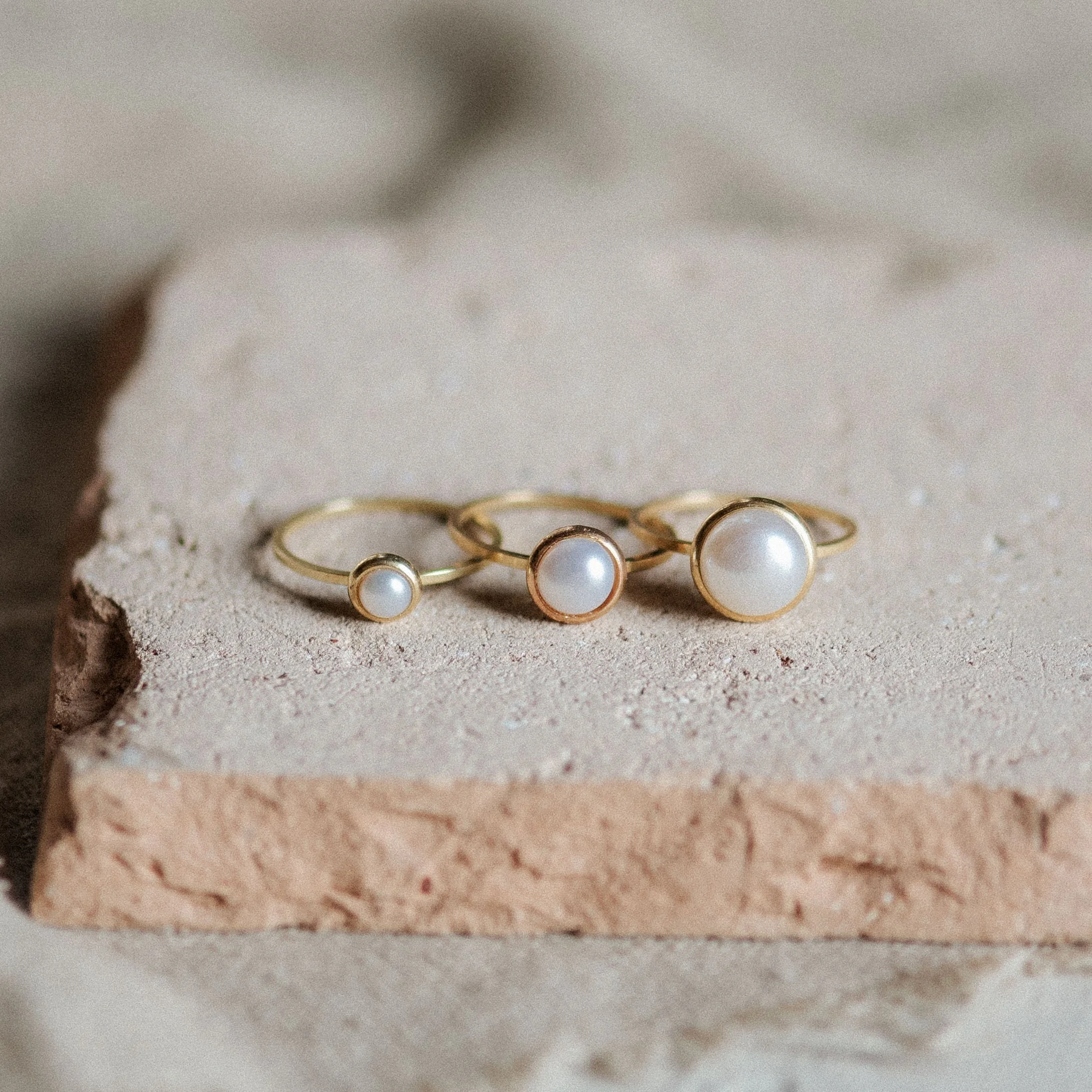 HYALITE RING // PEARL