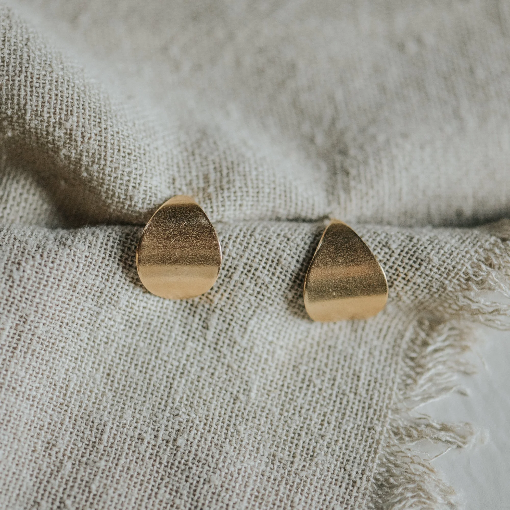 COMMONFORM_Minimalist gold jewelry-112.jpg