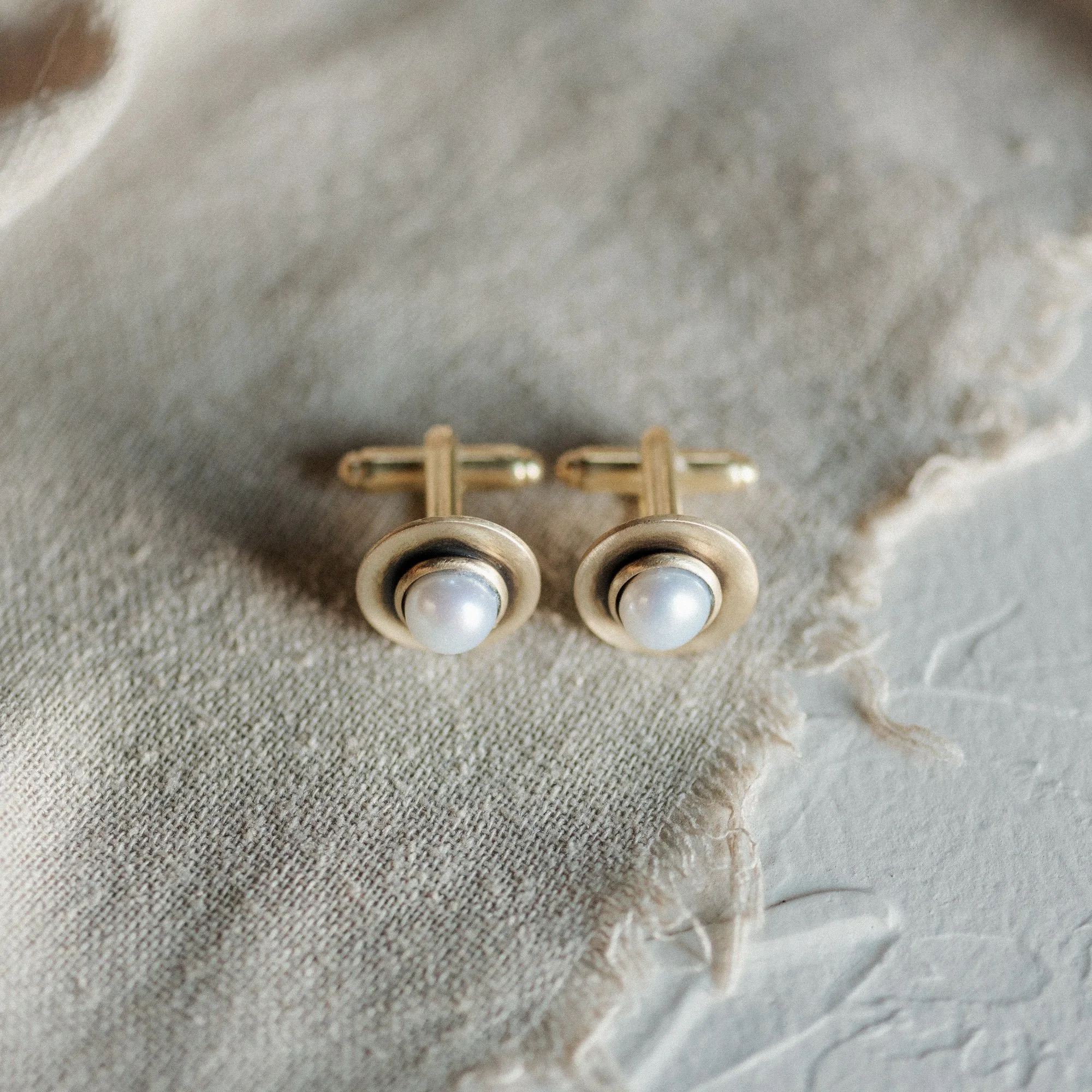 COMMONFORM_Cuff links modern gold turquoise pearl-71.jpg