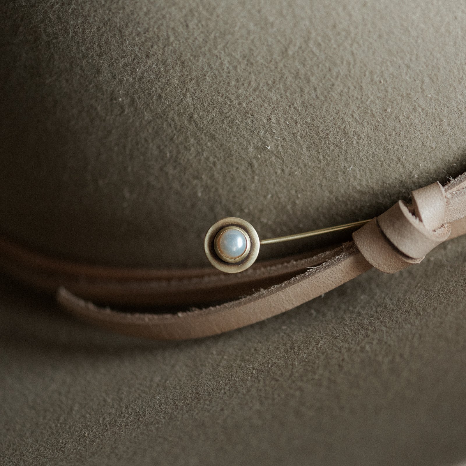 Gibbon Hat Pin_Pearl_3.5%22_Commonform-35.jpg