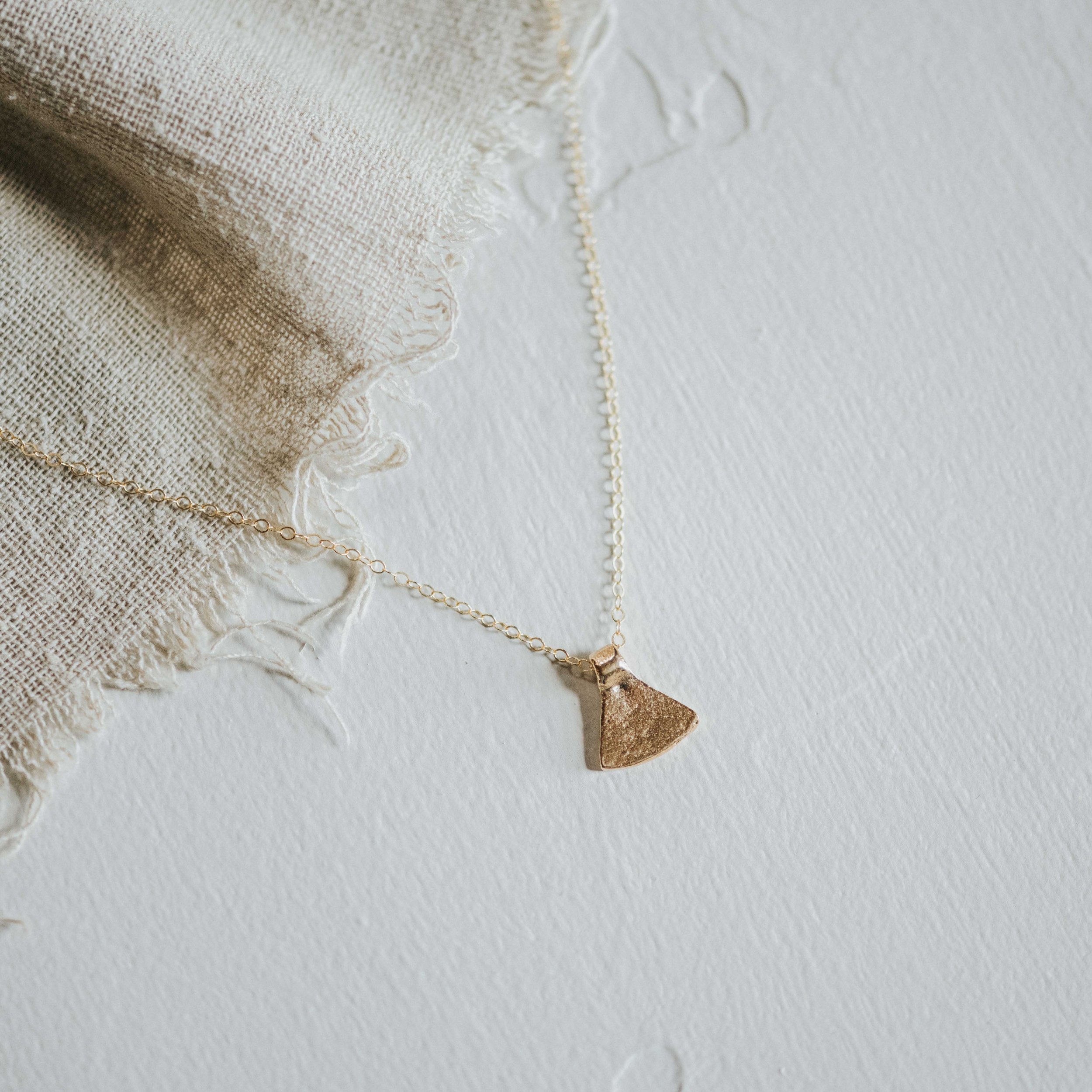 COMMONFORM_Short Dainty Gold Necklace-31.jpg