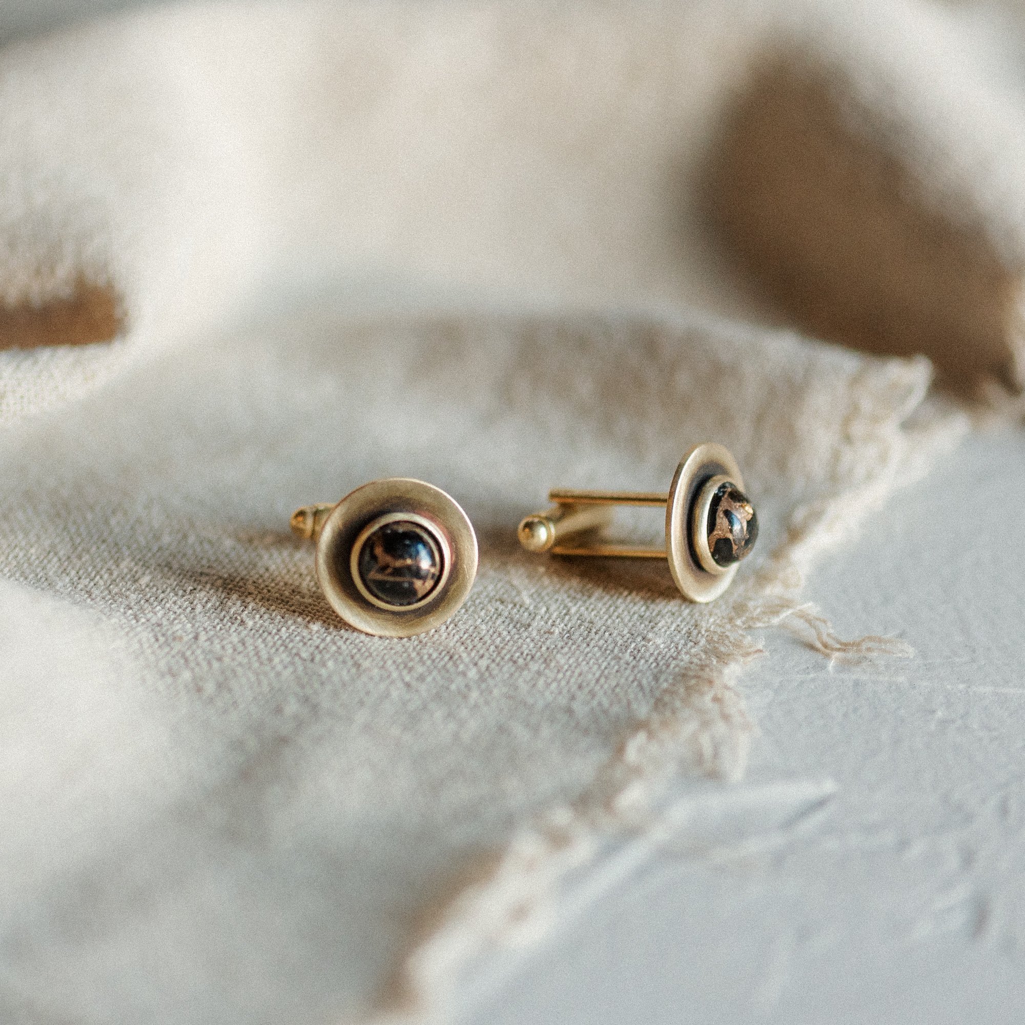 COMMONFORM_Cuff links modern gold turquoise pearl-64.jpg