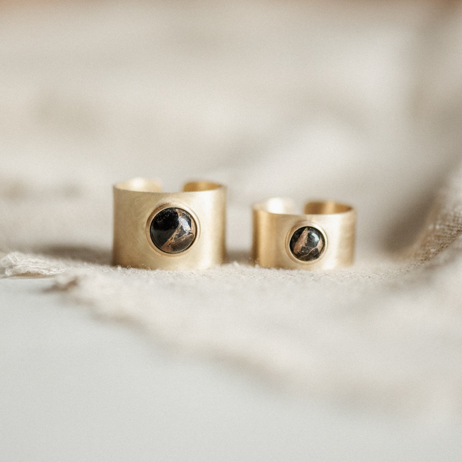 Nile Ring_6mm vs 8mm_Copper Obsidian_Brass_Commonform.jpg