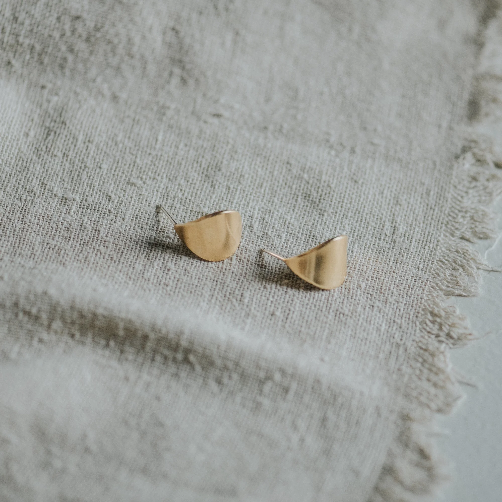 COMMONFORM_Minimalist gold jewelry-113.jpg
