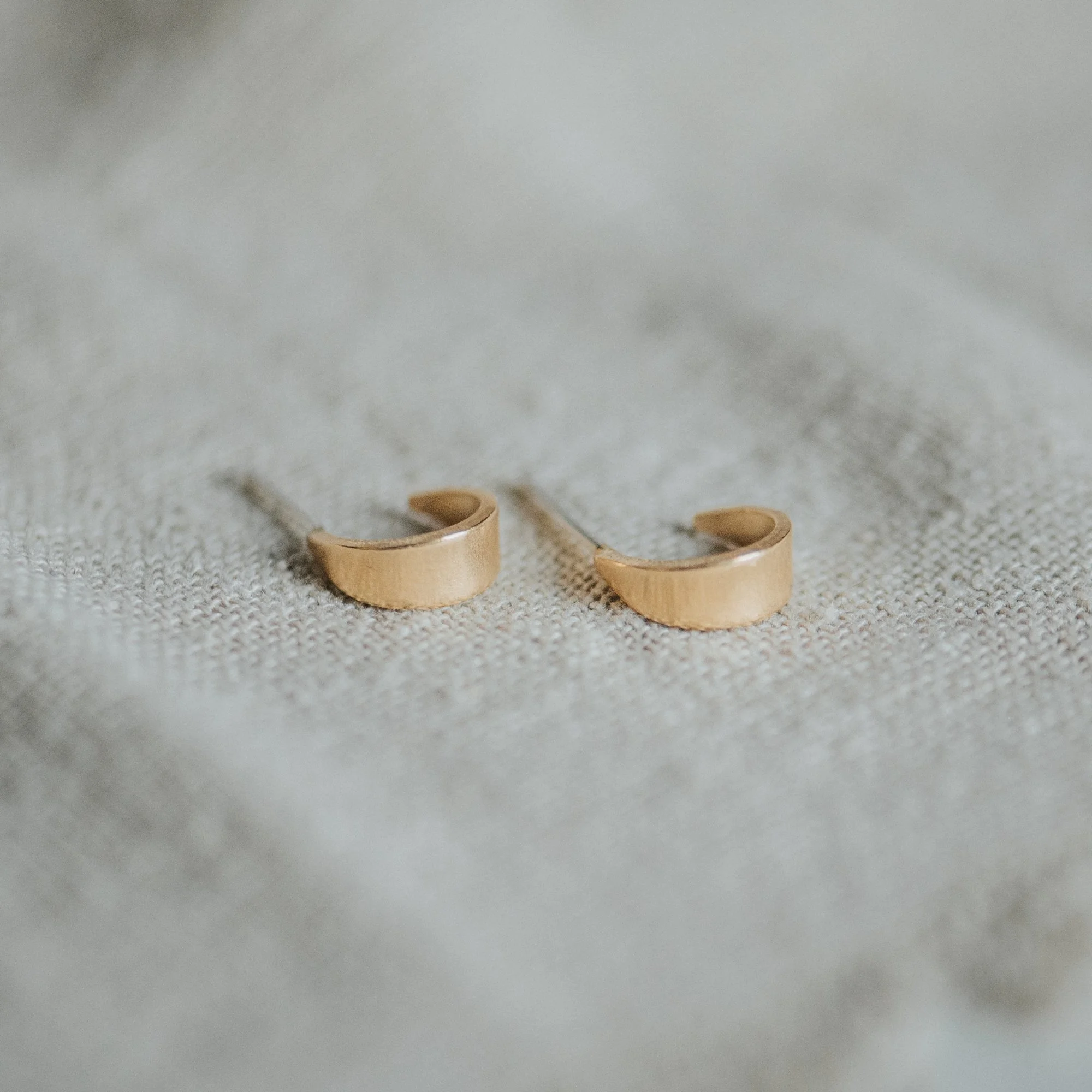 COMMONFORM_Minimalist gold jewelry-109.jpg