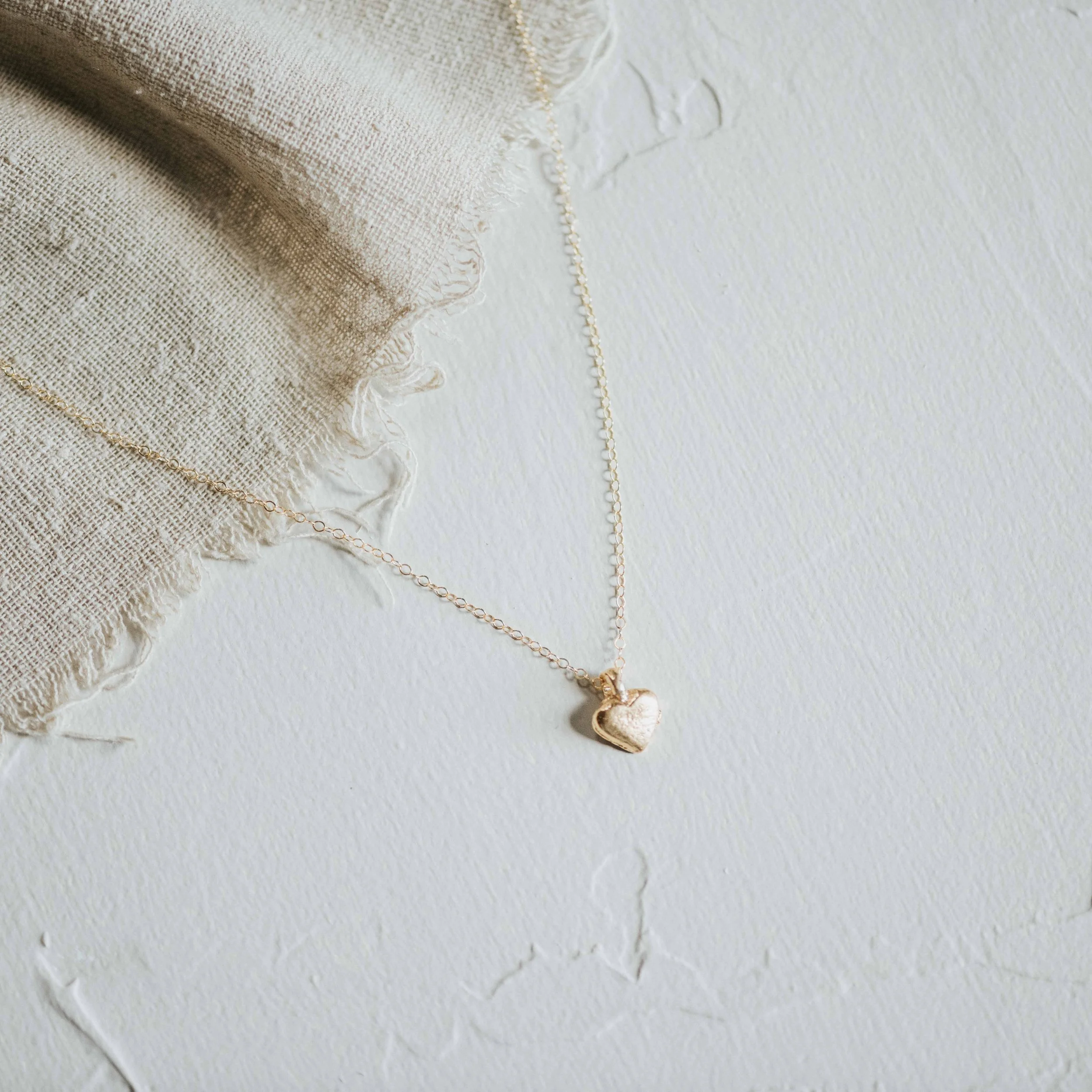 COMMONFORM_Amor_Gold Heart Necklace-22.jpg
