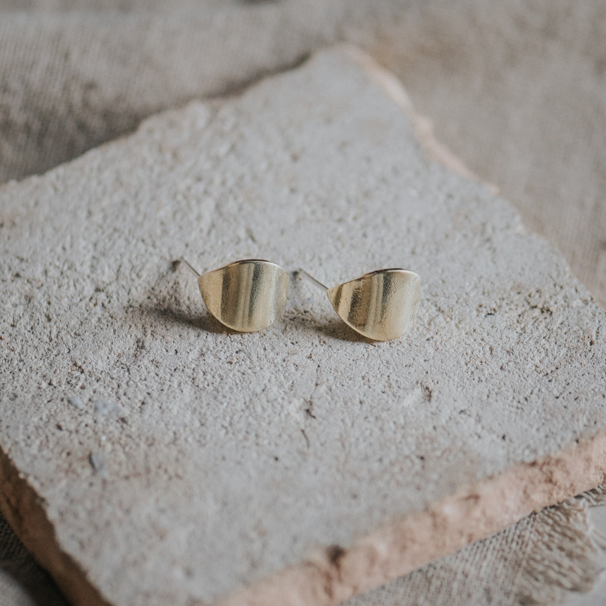 COMMONFORM_Minimalist gold jewelry-114.jpg