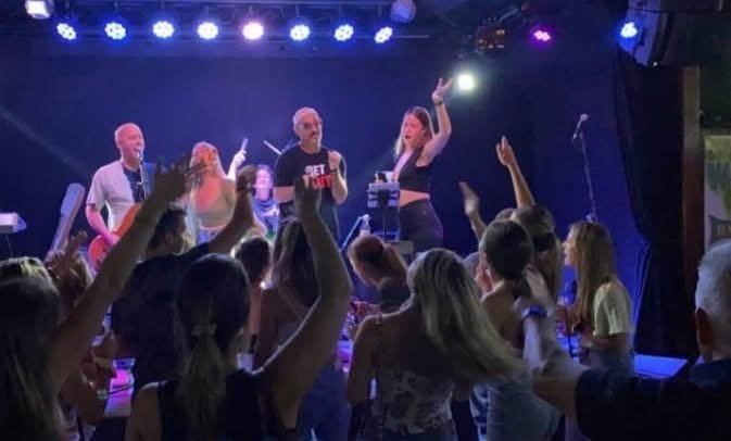 WEST END DOGS LIVE AT HUDDY'S INN