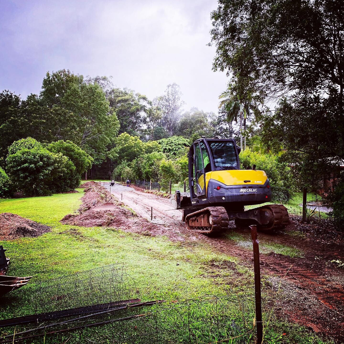 Driveway construction and drainage works underway on a little 1 into 2 lot subdivision. Let&rsquo;s hope the weather holds out 🙏🙏