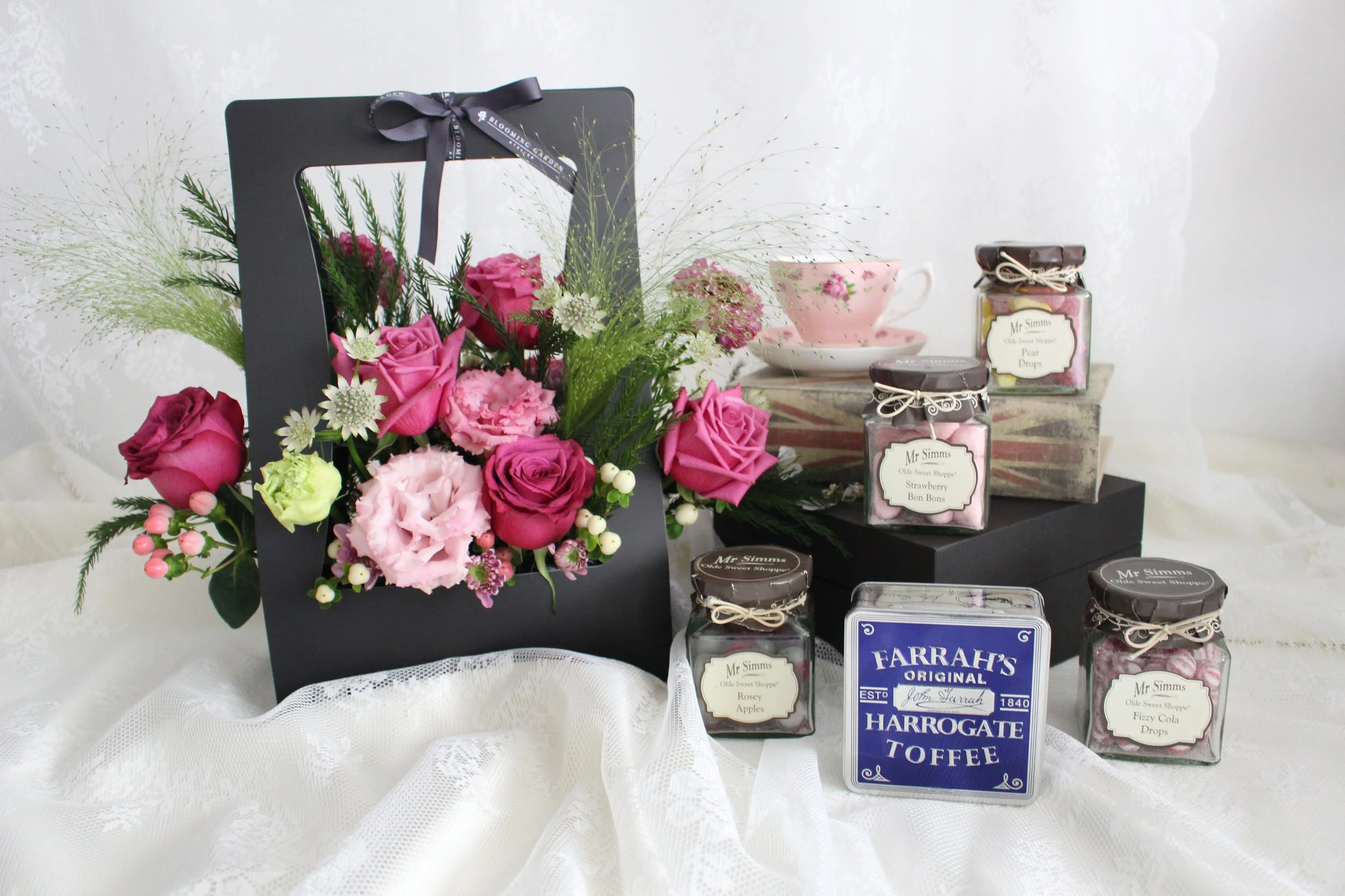 Valentine's Day Flower Gift Set- Mr. Simms