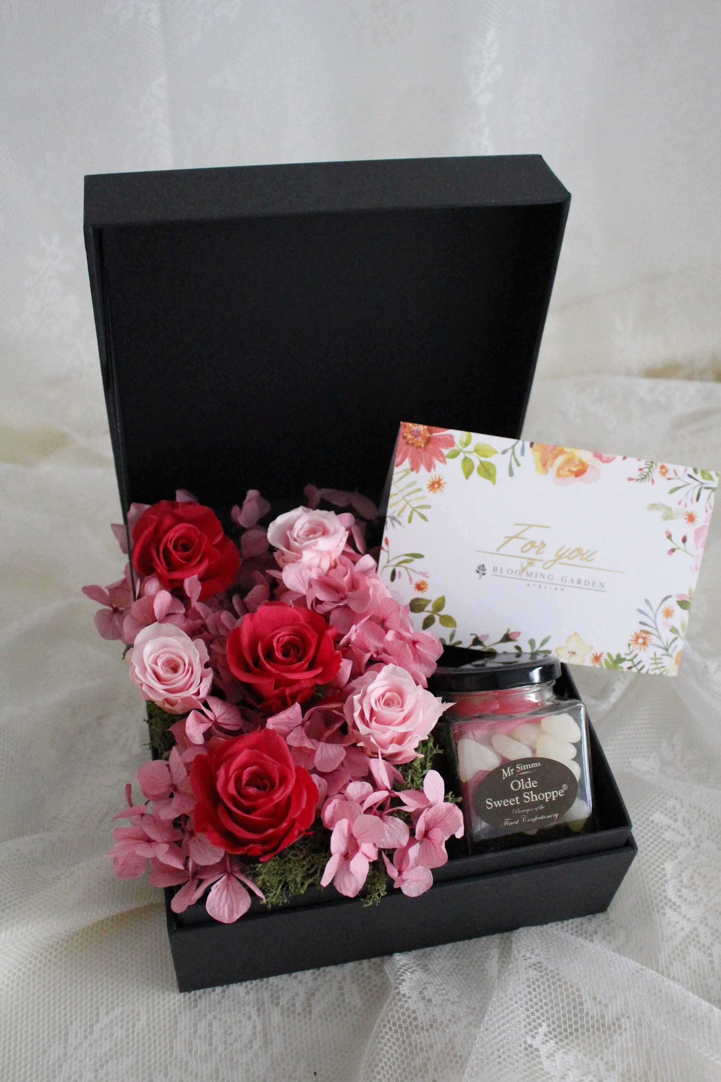 Valentine's Day Flower Gift Set- Mr. Simms